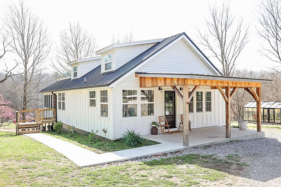 25598 C-228 Property Photo 16