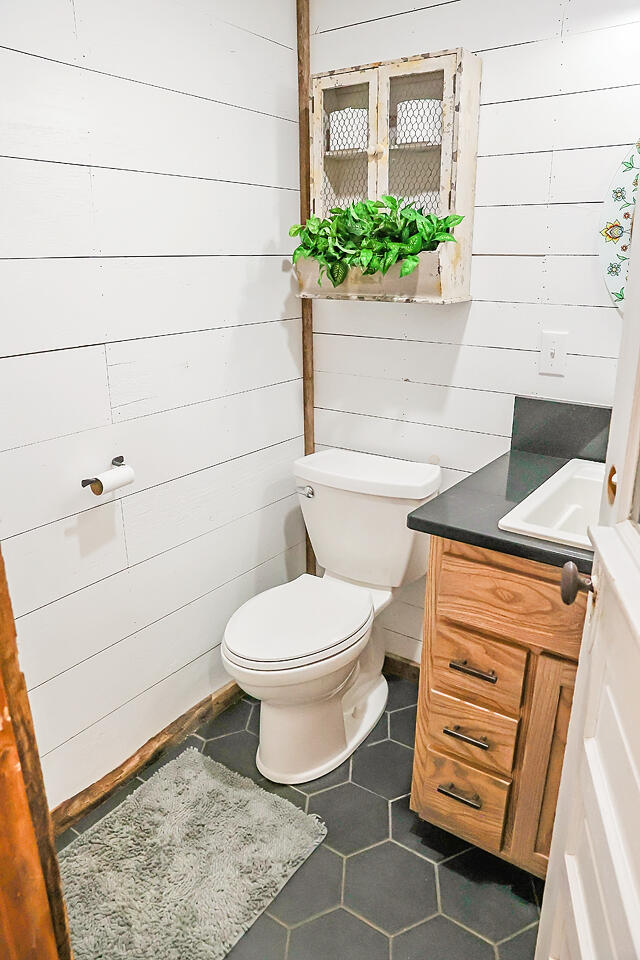 25598 C-228 Property Photo 26