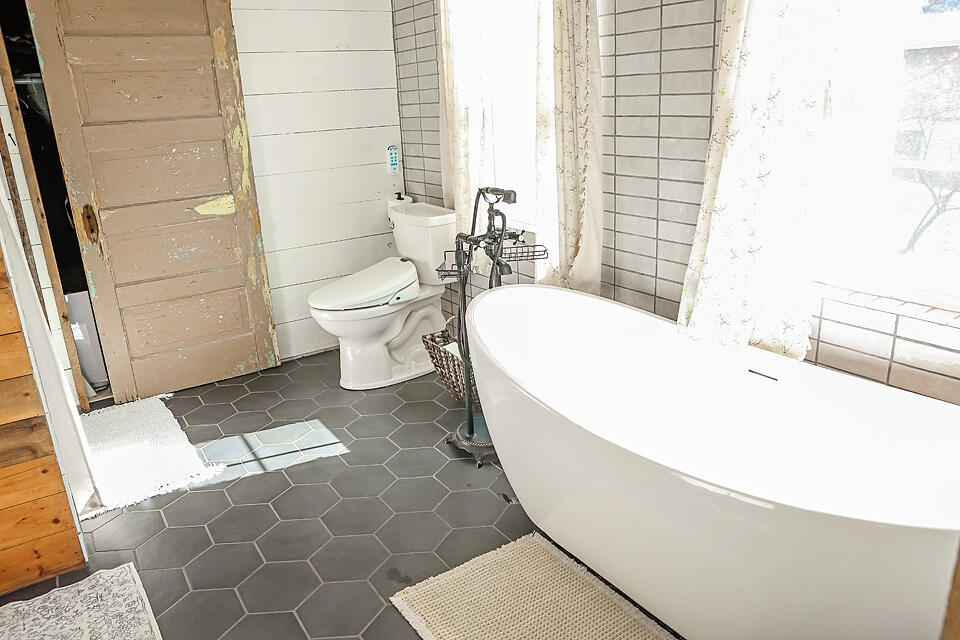 25598 C-228 Property Photo 28