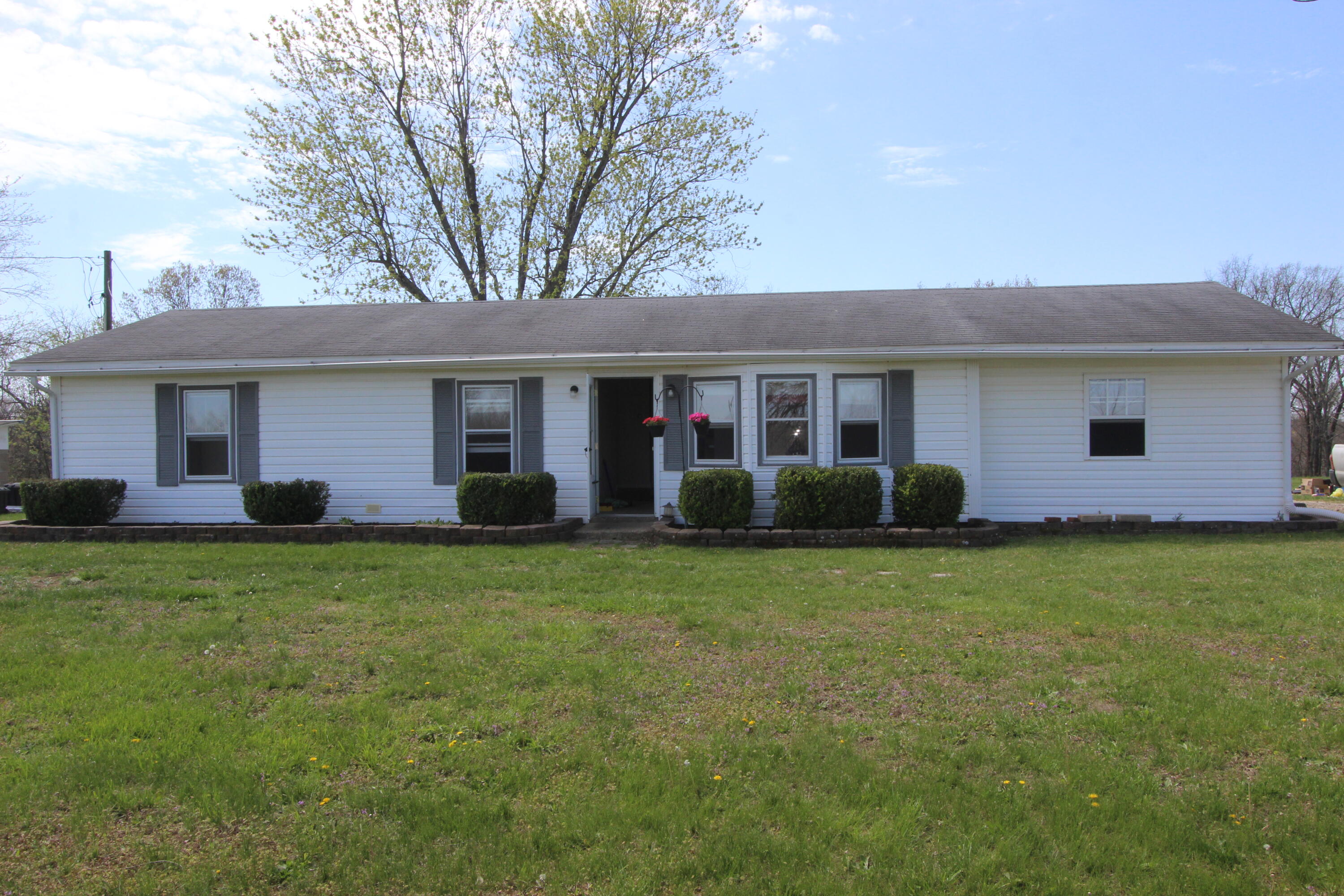 986 Burnett Road Property Photo