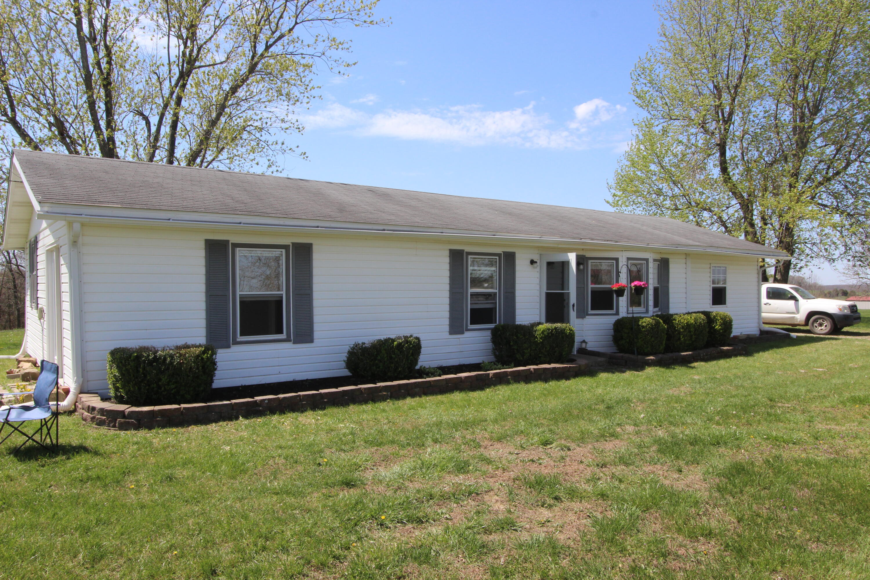 986 Burnett Road Property Photo 3