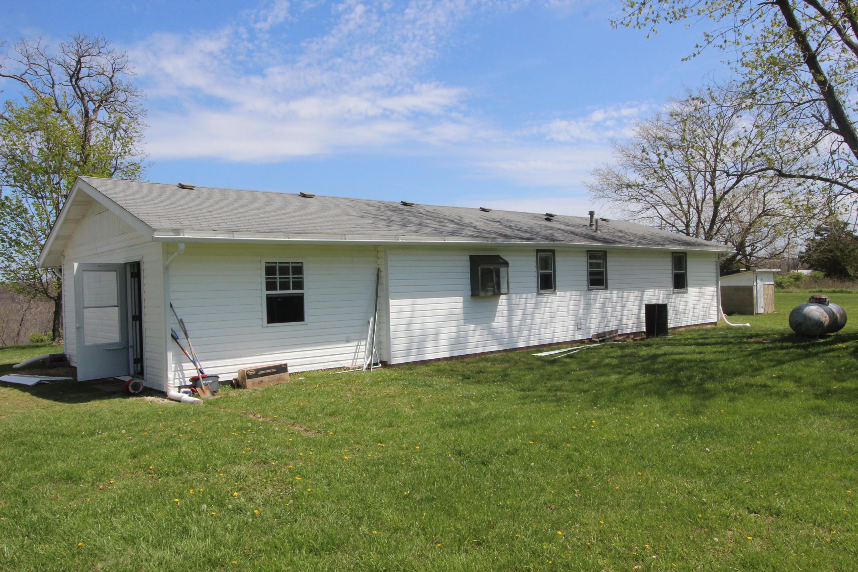 986 Burnett Road Property Photo 4