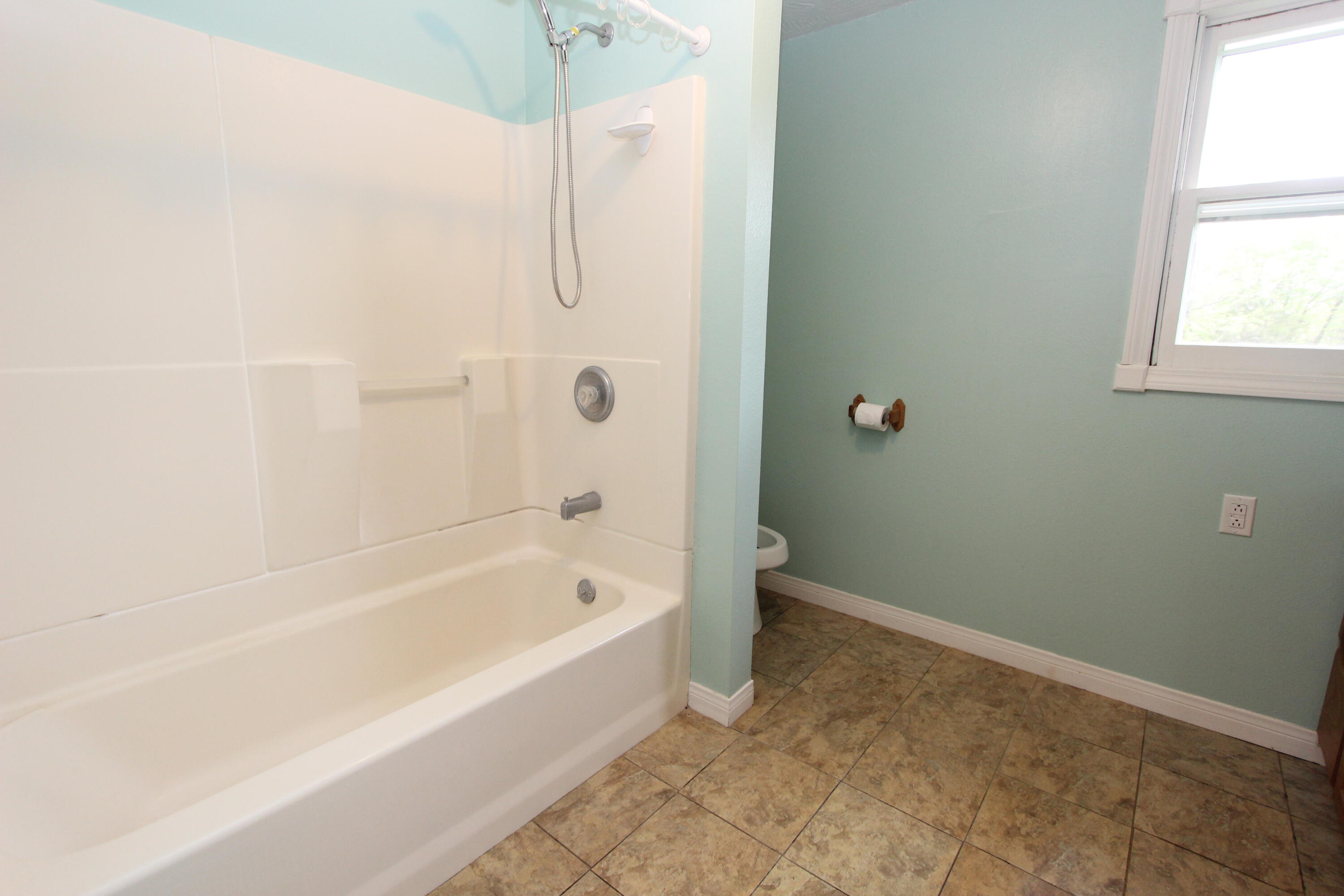 986 Burnett Road Property Photo 6