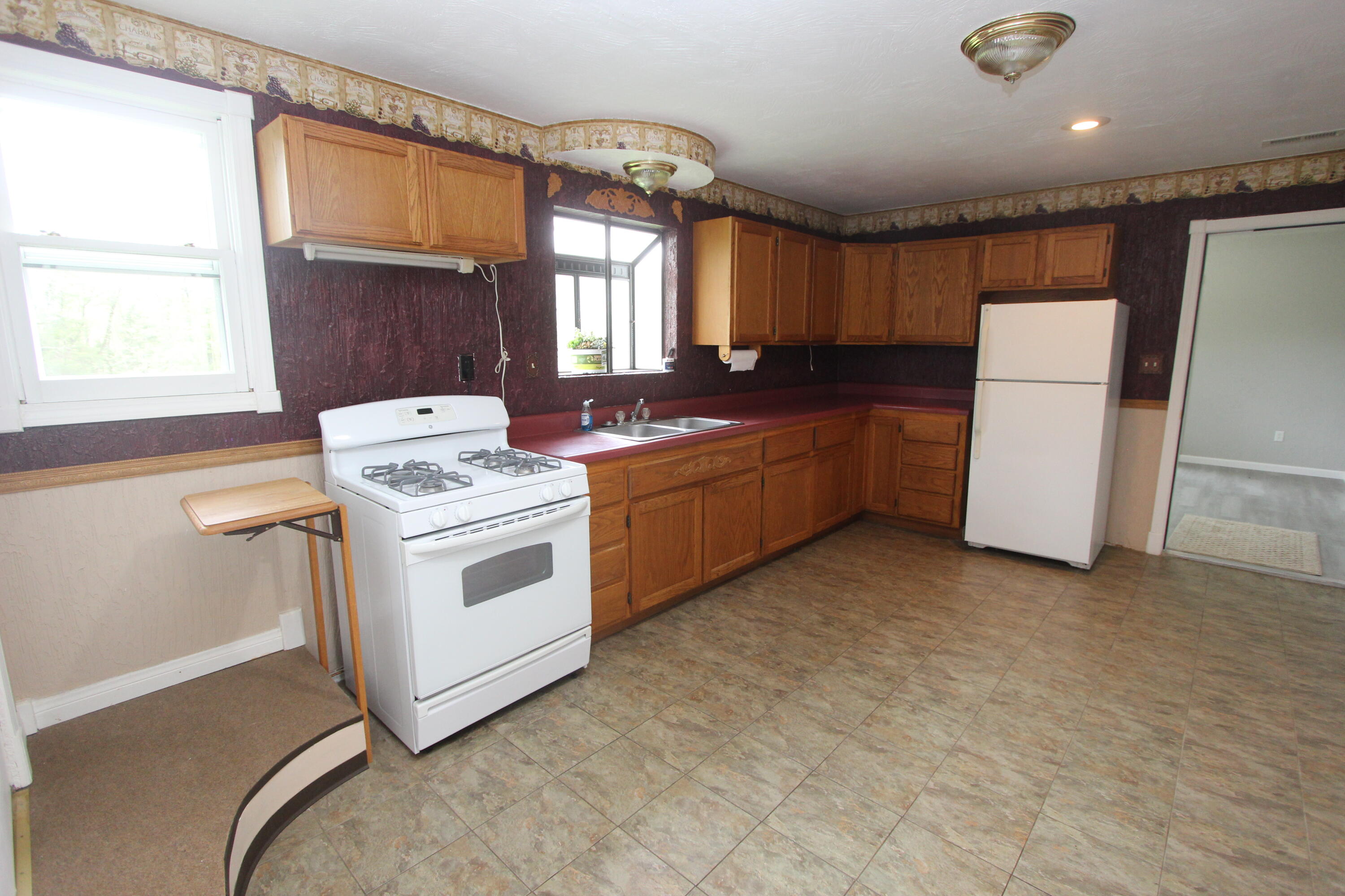986 Burnett Road Property Photo 9