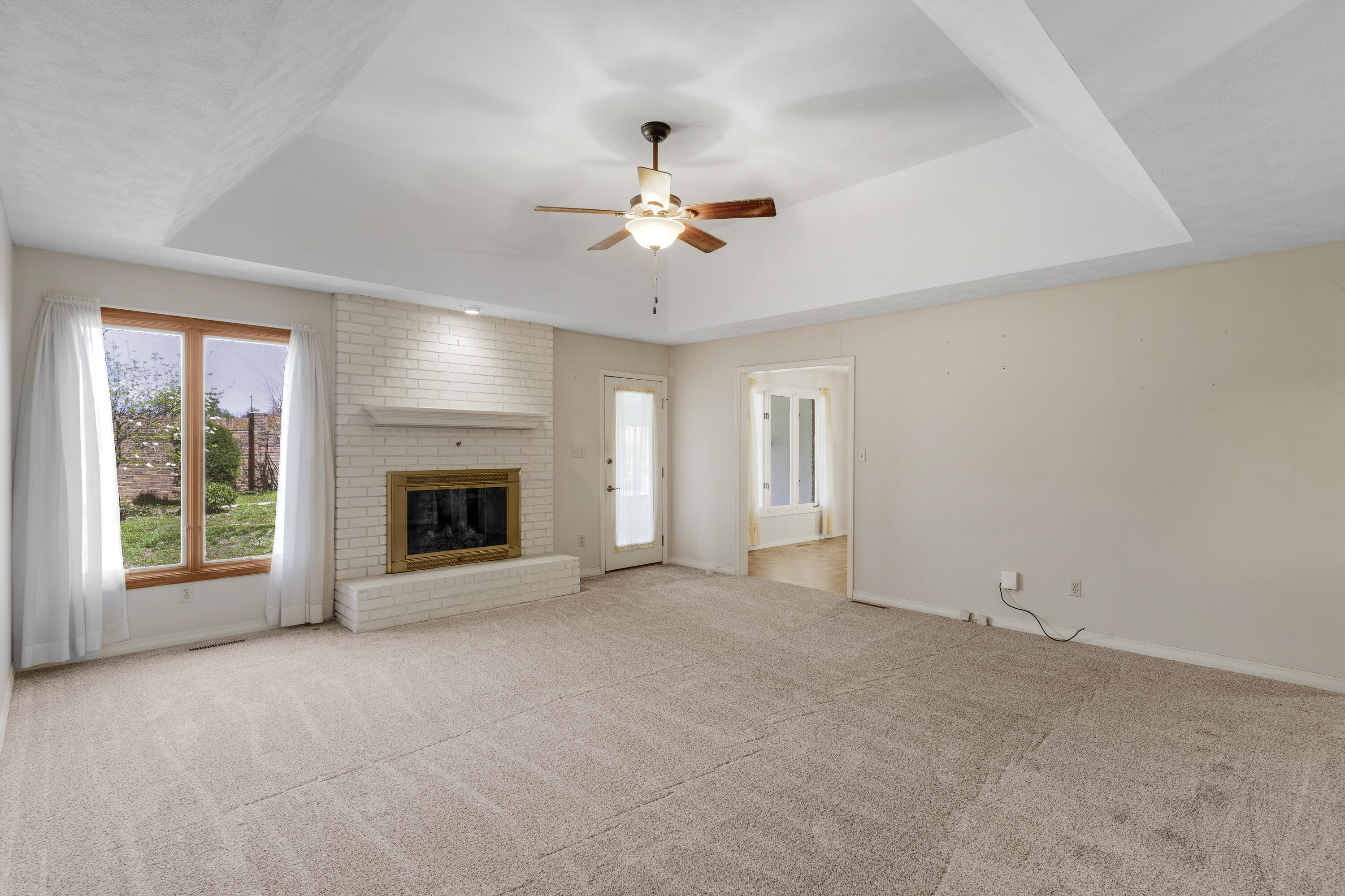 3016 South Oak Avenue Property Photo 4