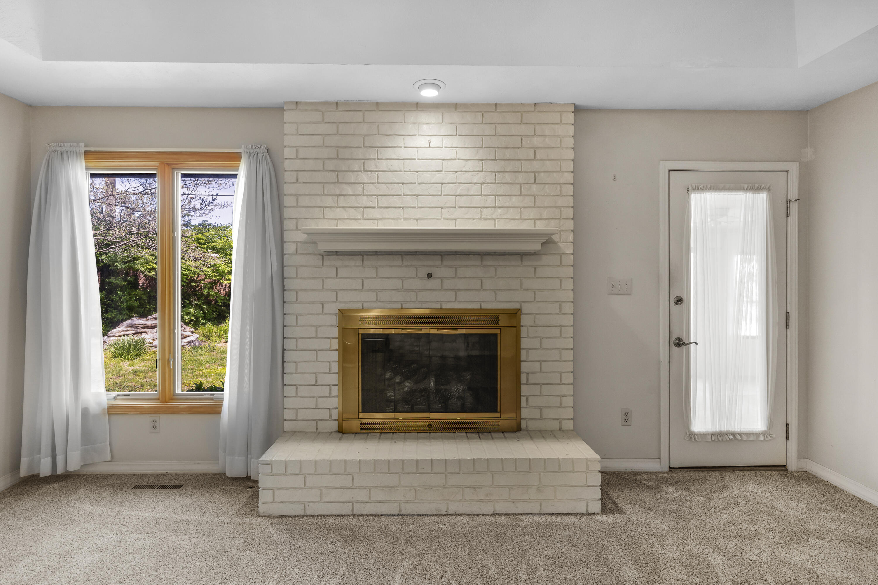 3016 South Oak Avenue Property Photo 8