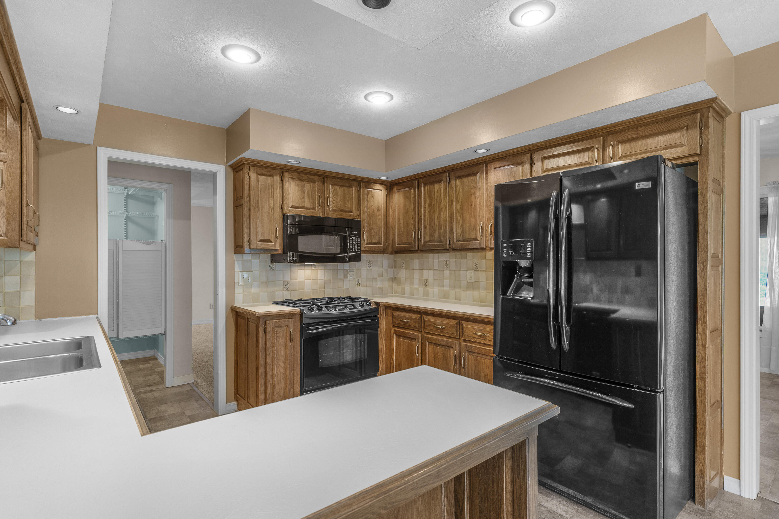 3016 South Oak Avenue Property Photo 14