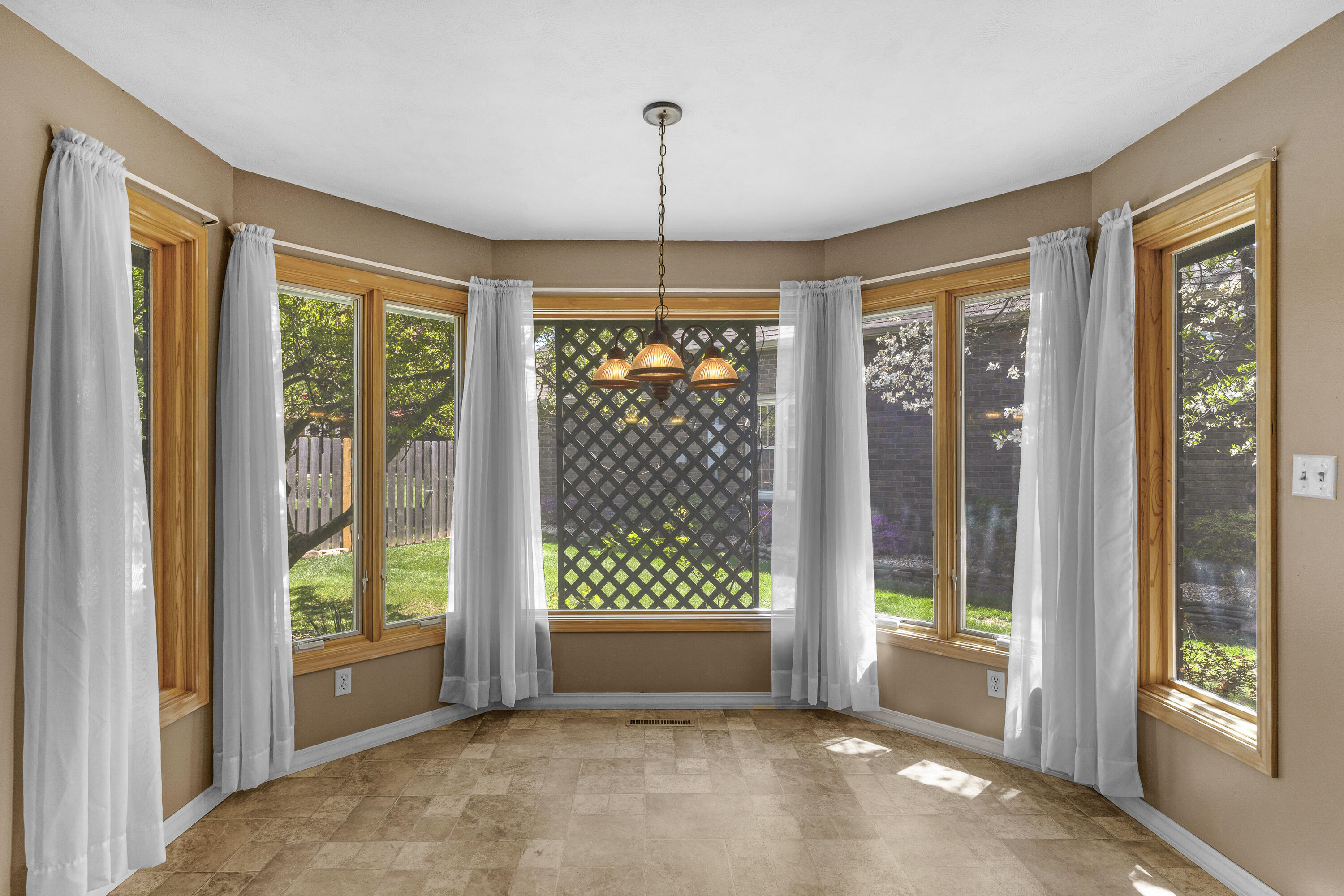 3016 South Oak Avenue Property Photo 15