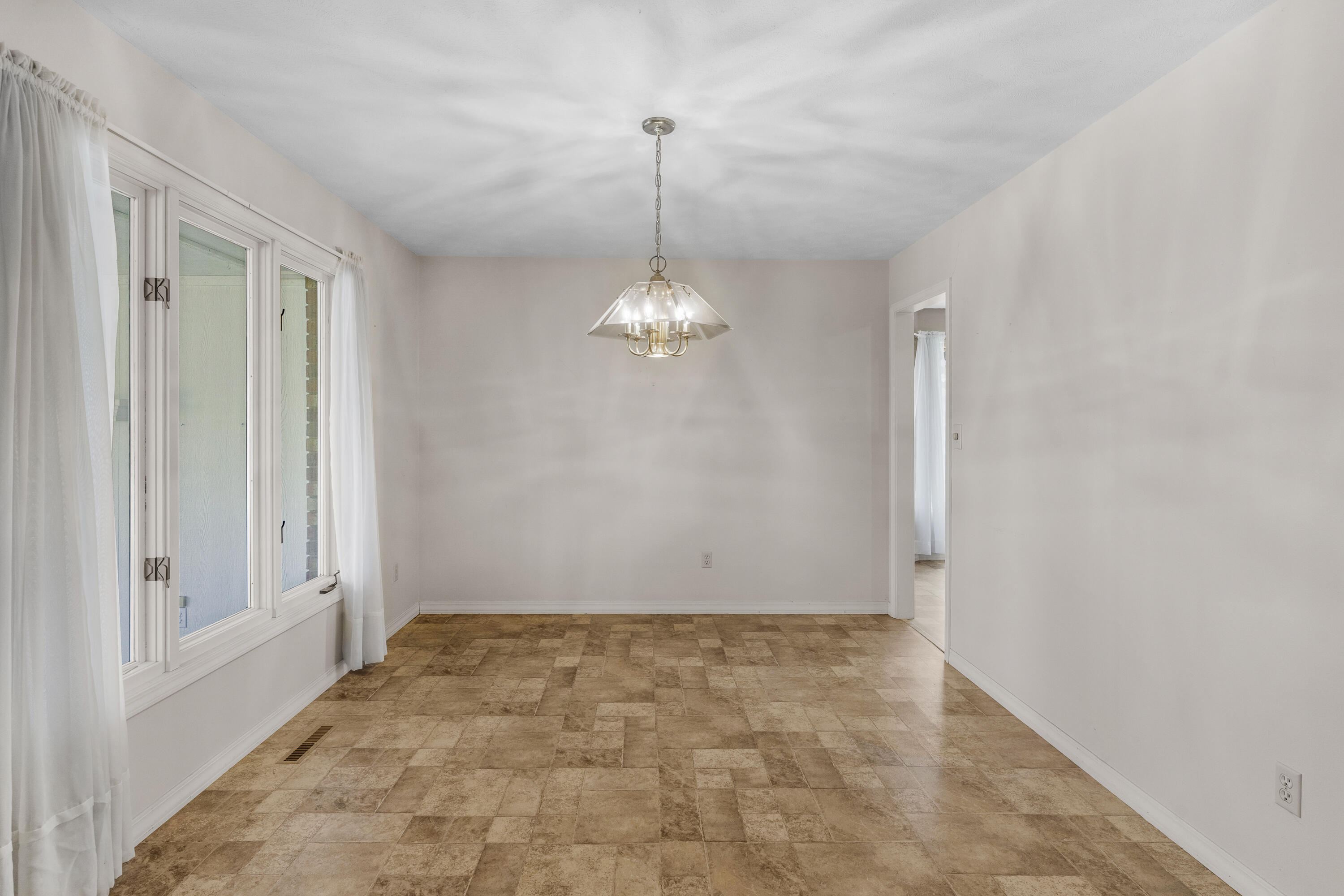 3016 South Oak Avenue Property Photo 16