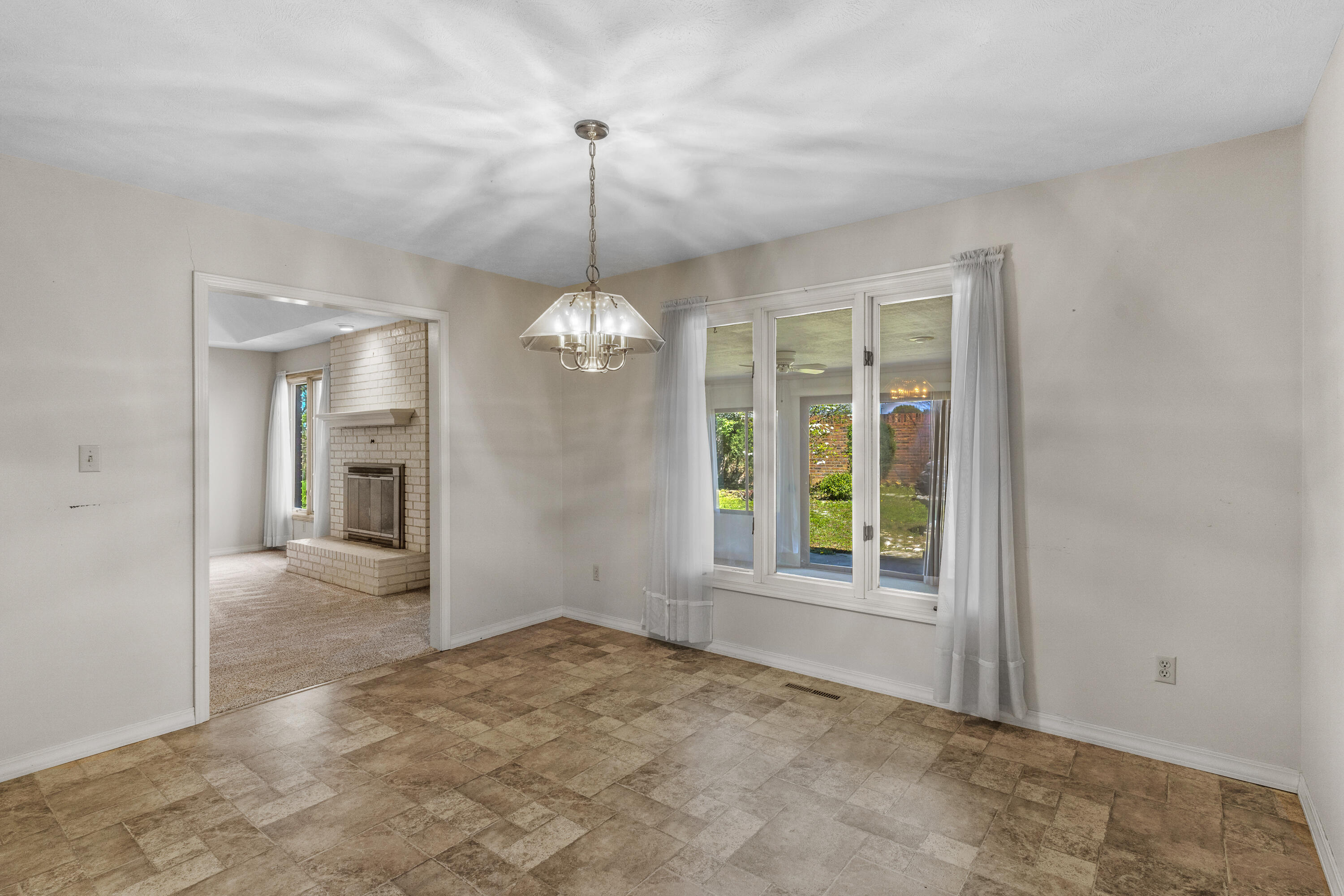 3016 South Oak Avenue Property Photo 17