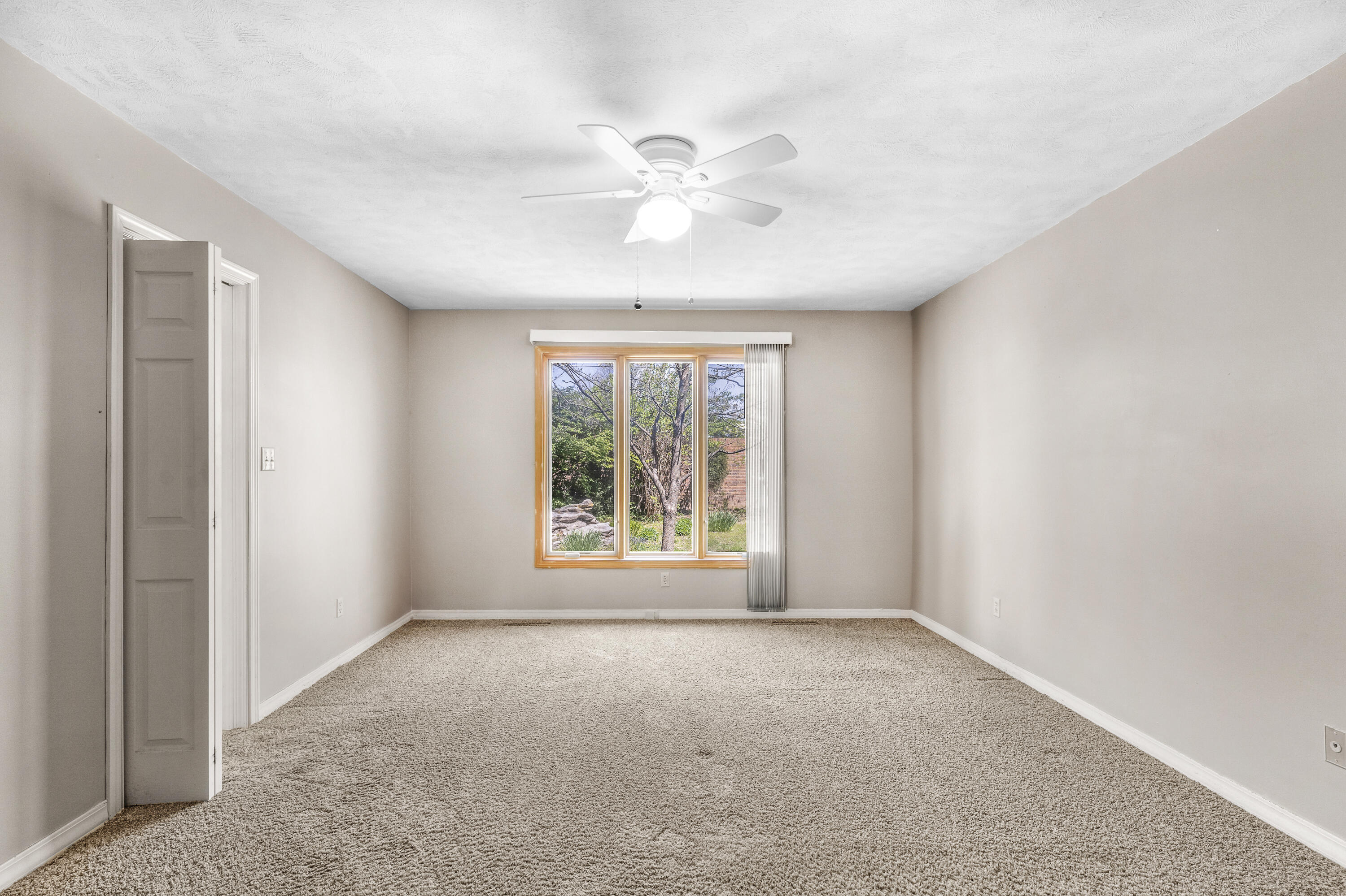 3016 South Oak Avenue Property Photo 19
