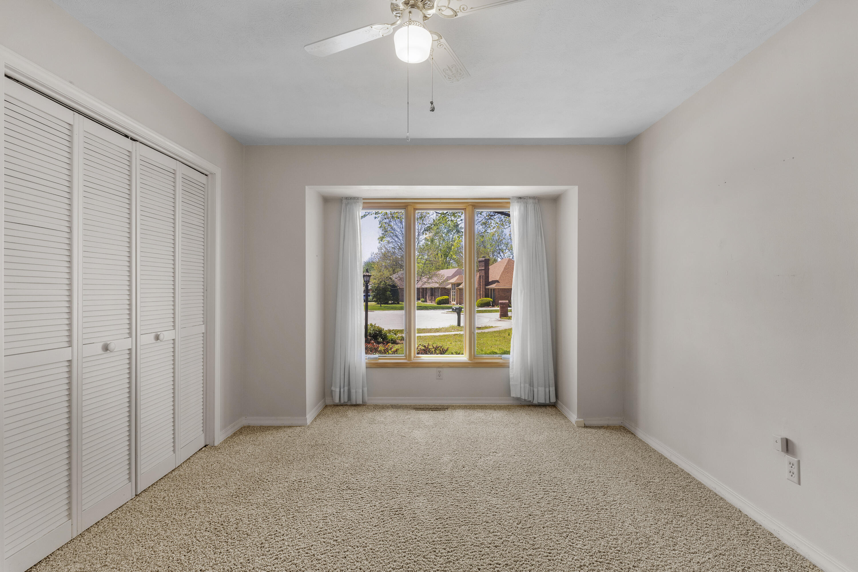 3016 South Oak Avenue Property Photo 25