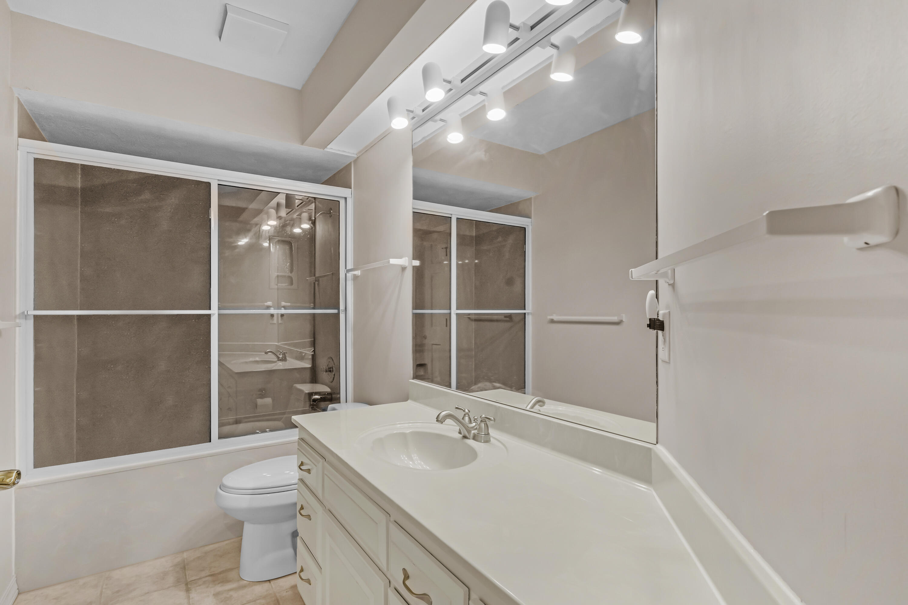 3016 South Oak Avenue Property Photo 27