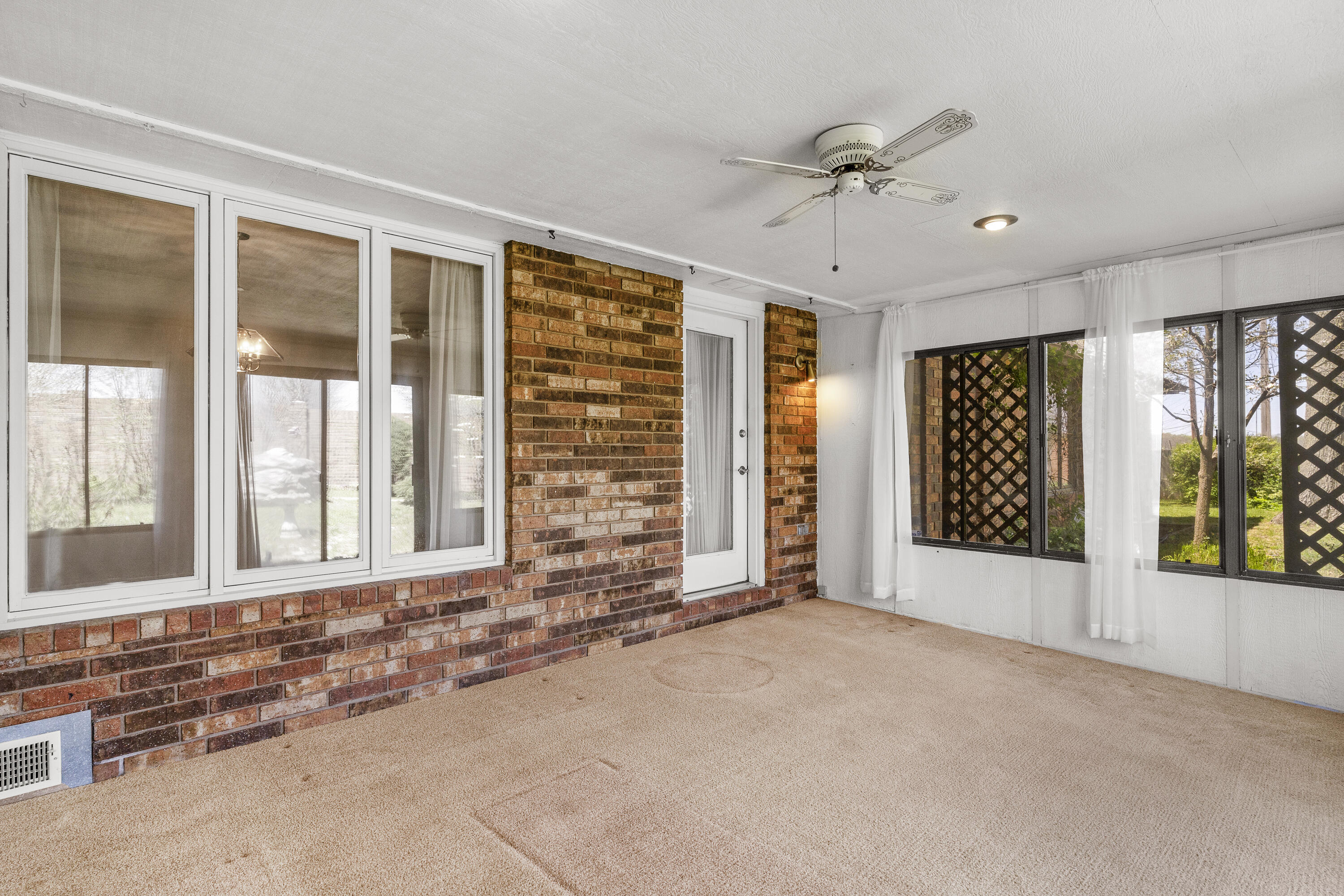 3016 South Oak Avenue Property Photo 29