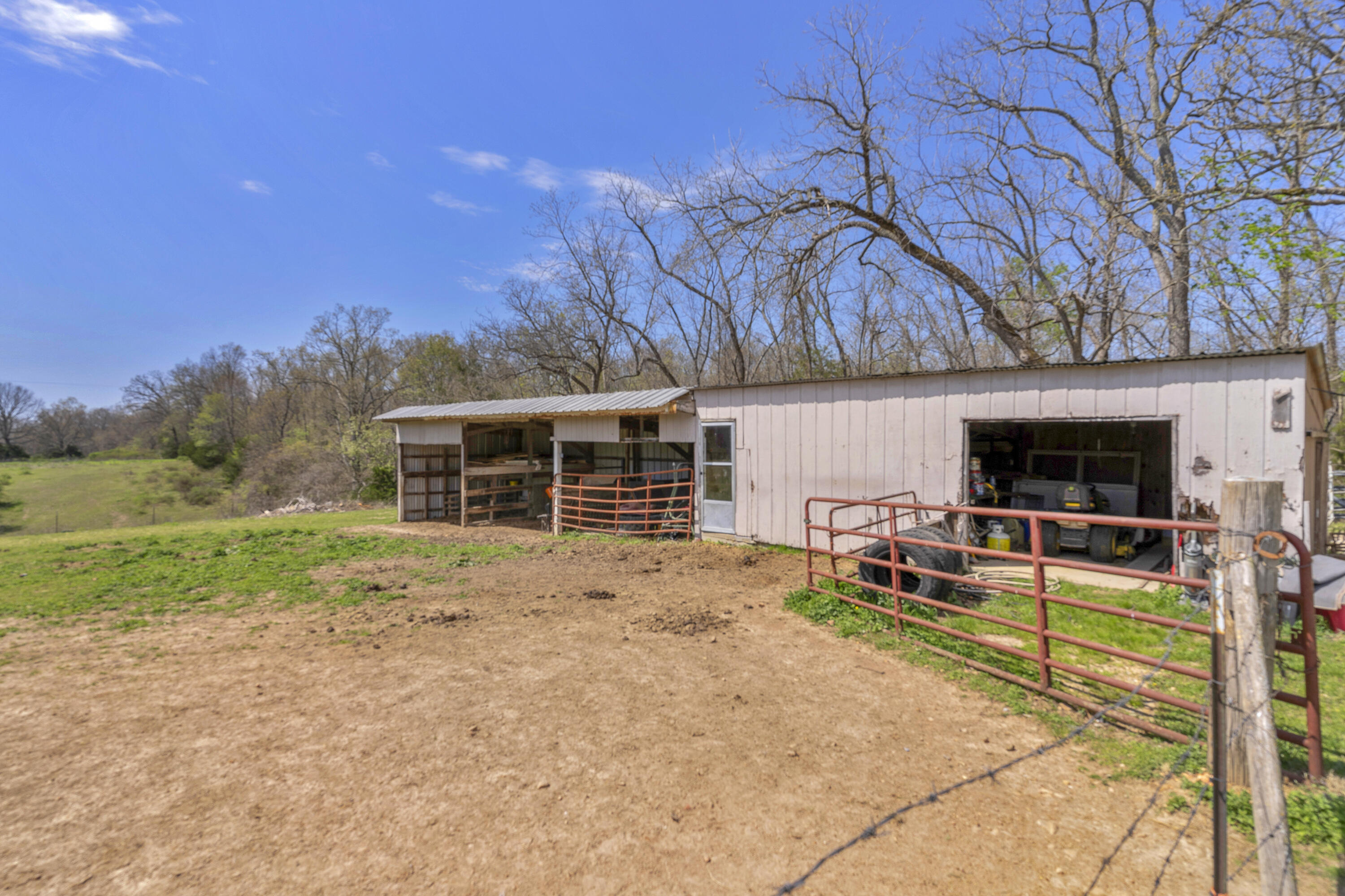 3440 Reed Road Property Photo 12