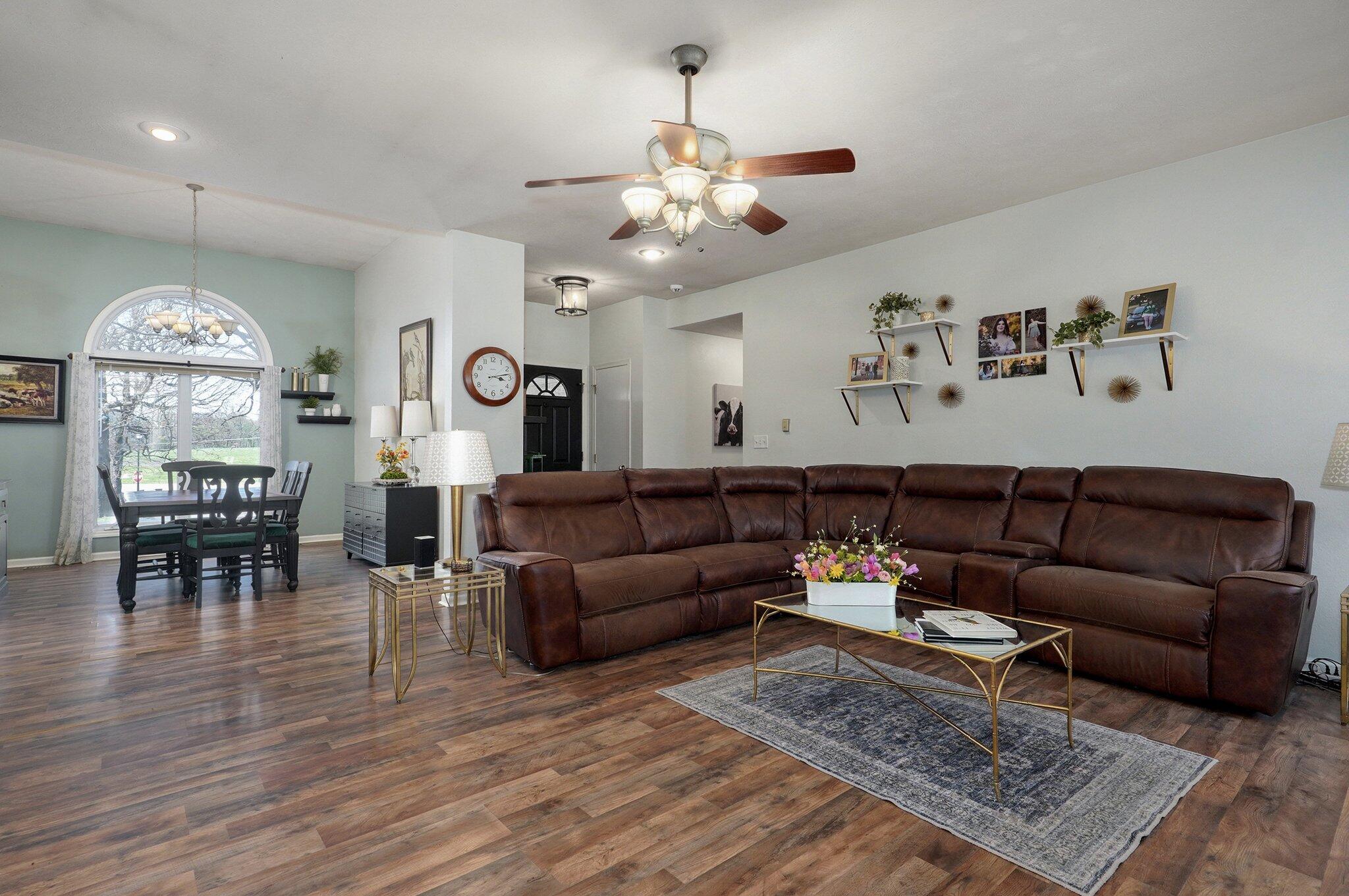 625 Parkwood Drive Property Photo 4