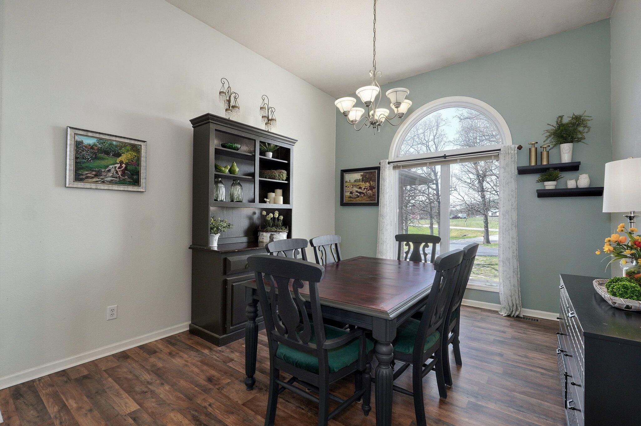 625 Parkwood Drive Property Photo 8