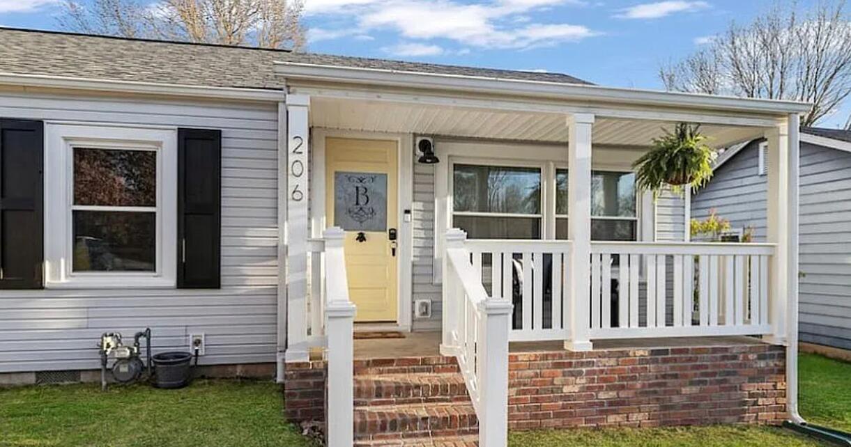 206 East Robertson Property Photo