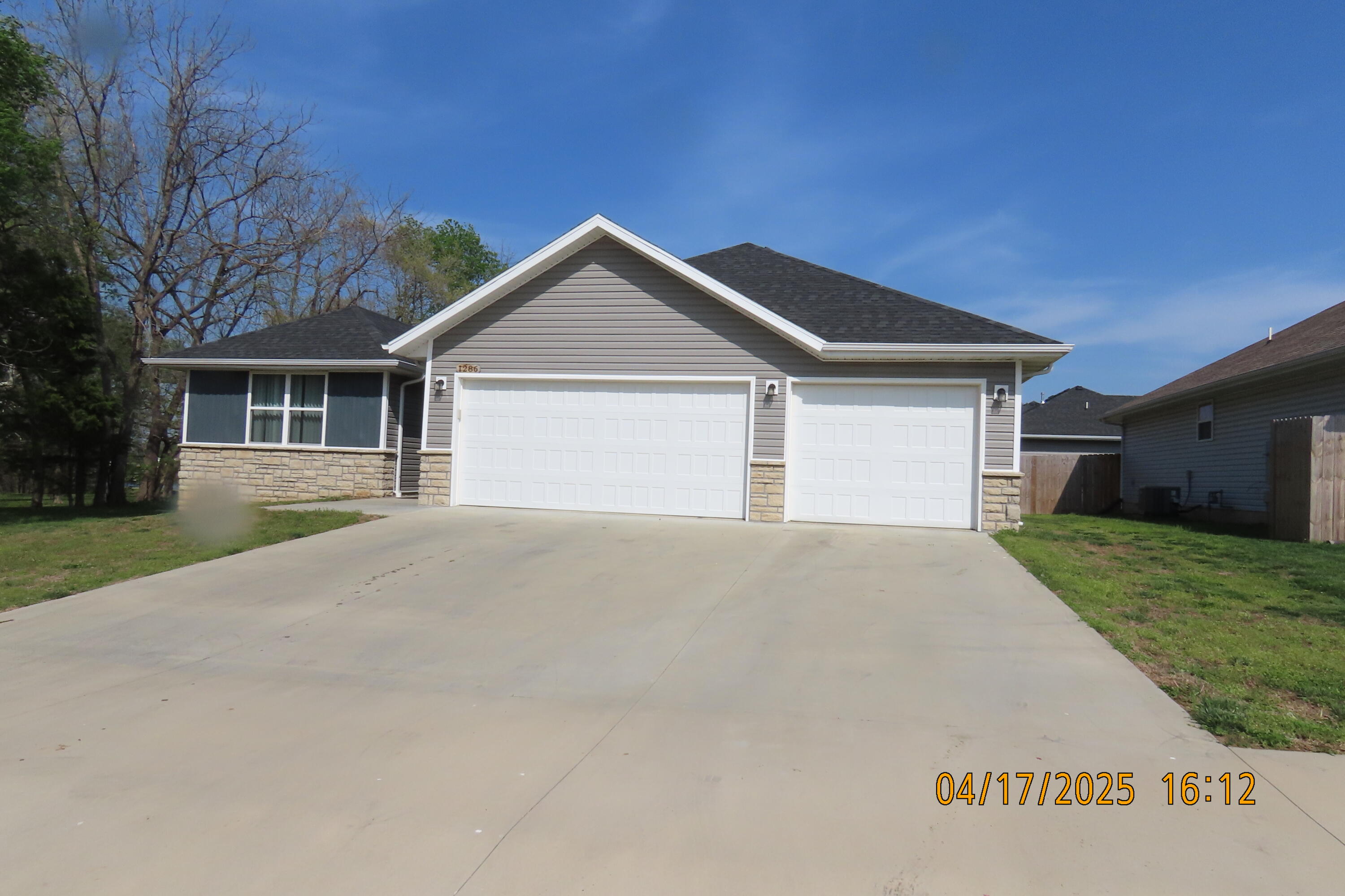 1286 South Whitaker Avenue Property Photo 1