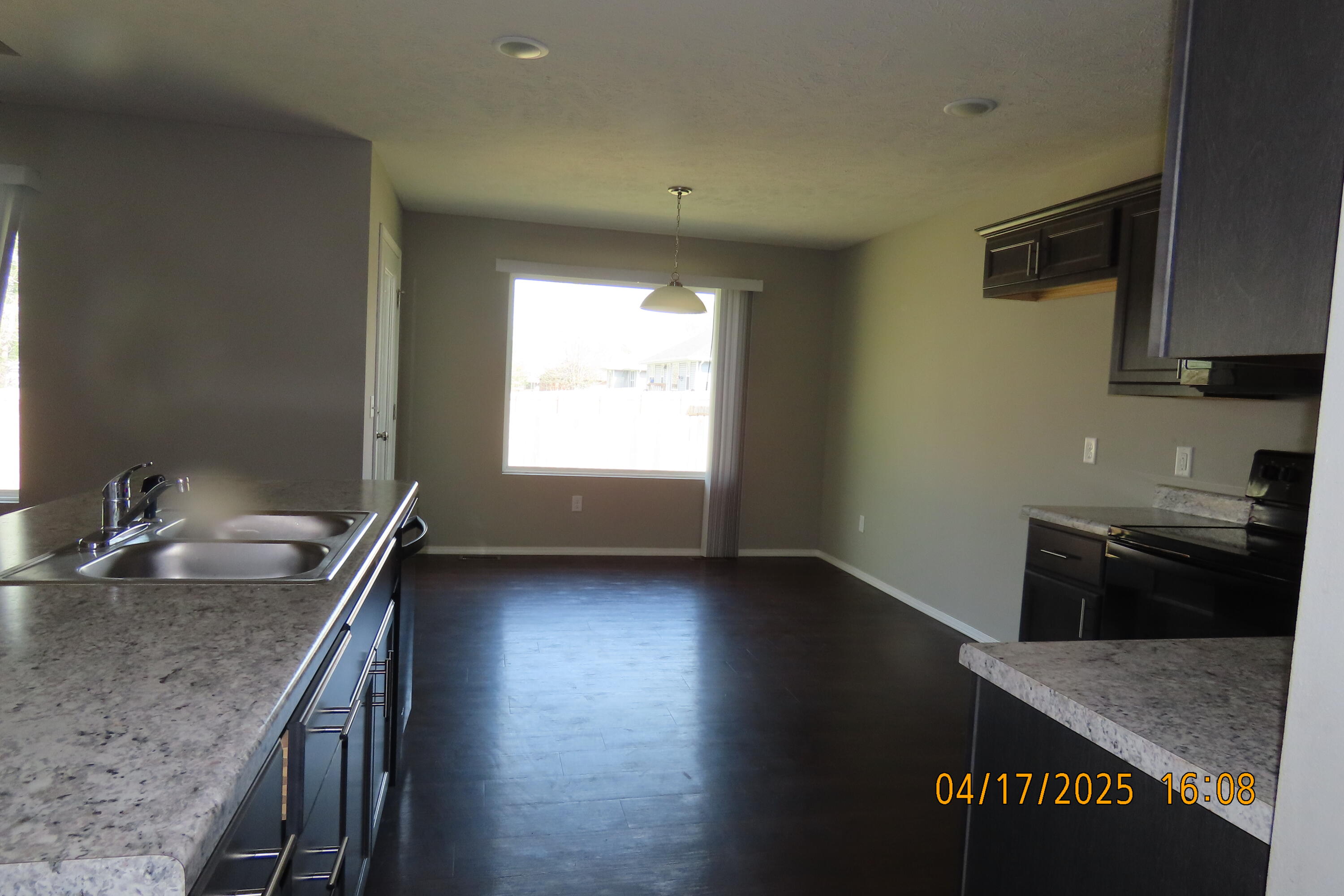 1286 South Whitaker Avenue Property Photo 2