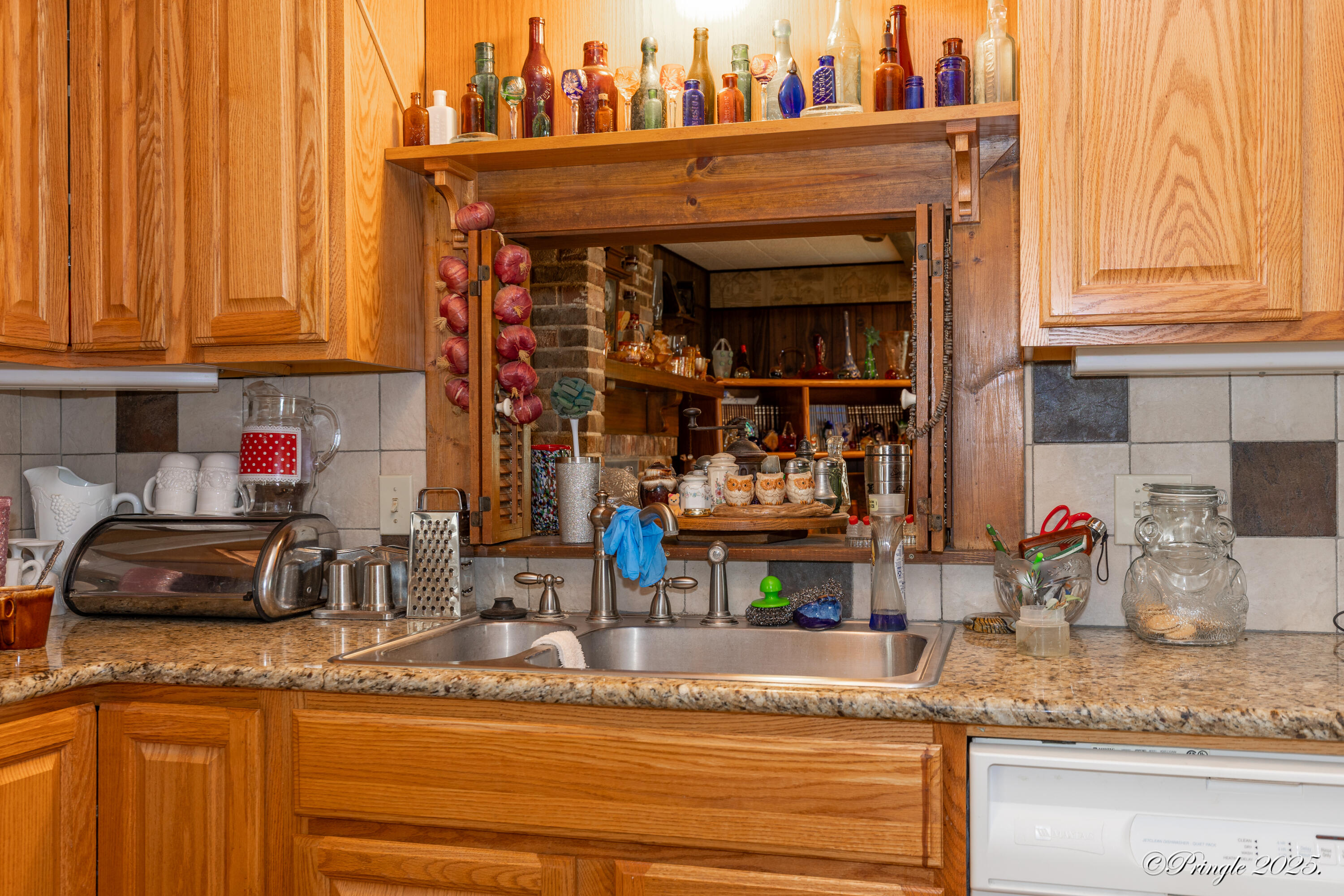 1302 West 1st Street Property Photo 9