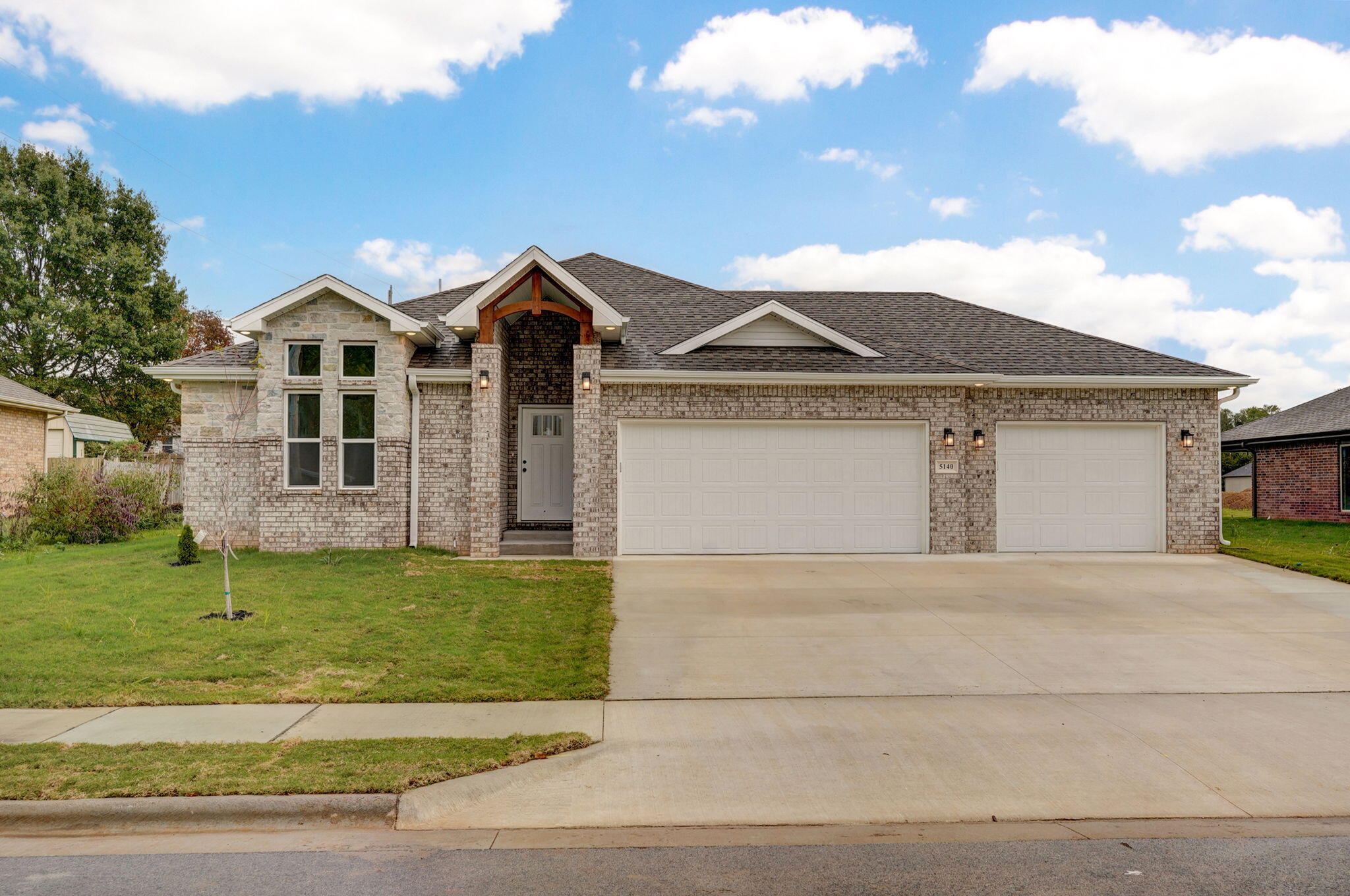 5140 South Ivey Lane Property Photo 1