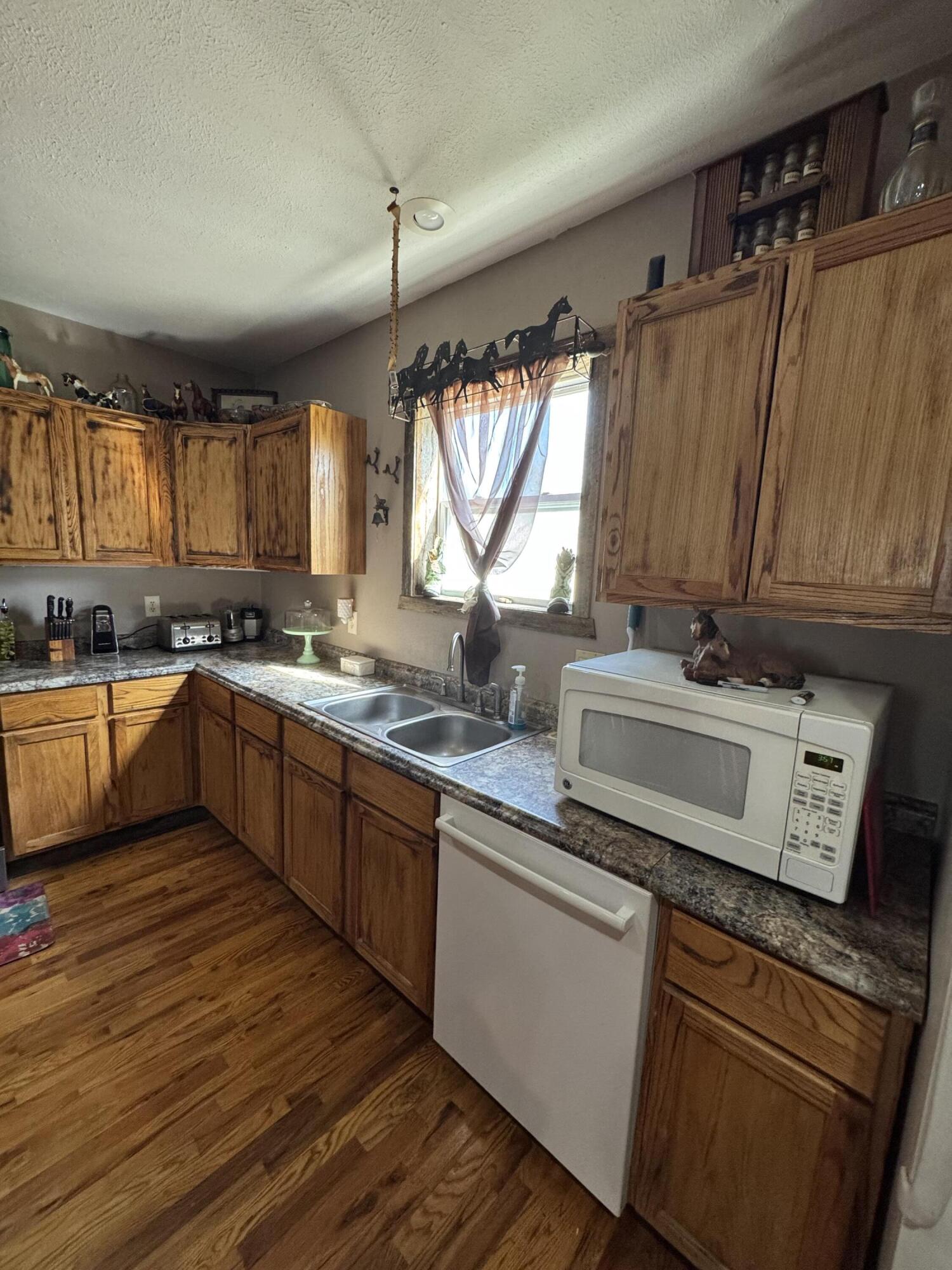 1978 East 473 Road Property Photo 6
