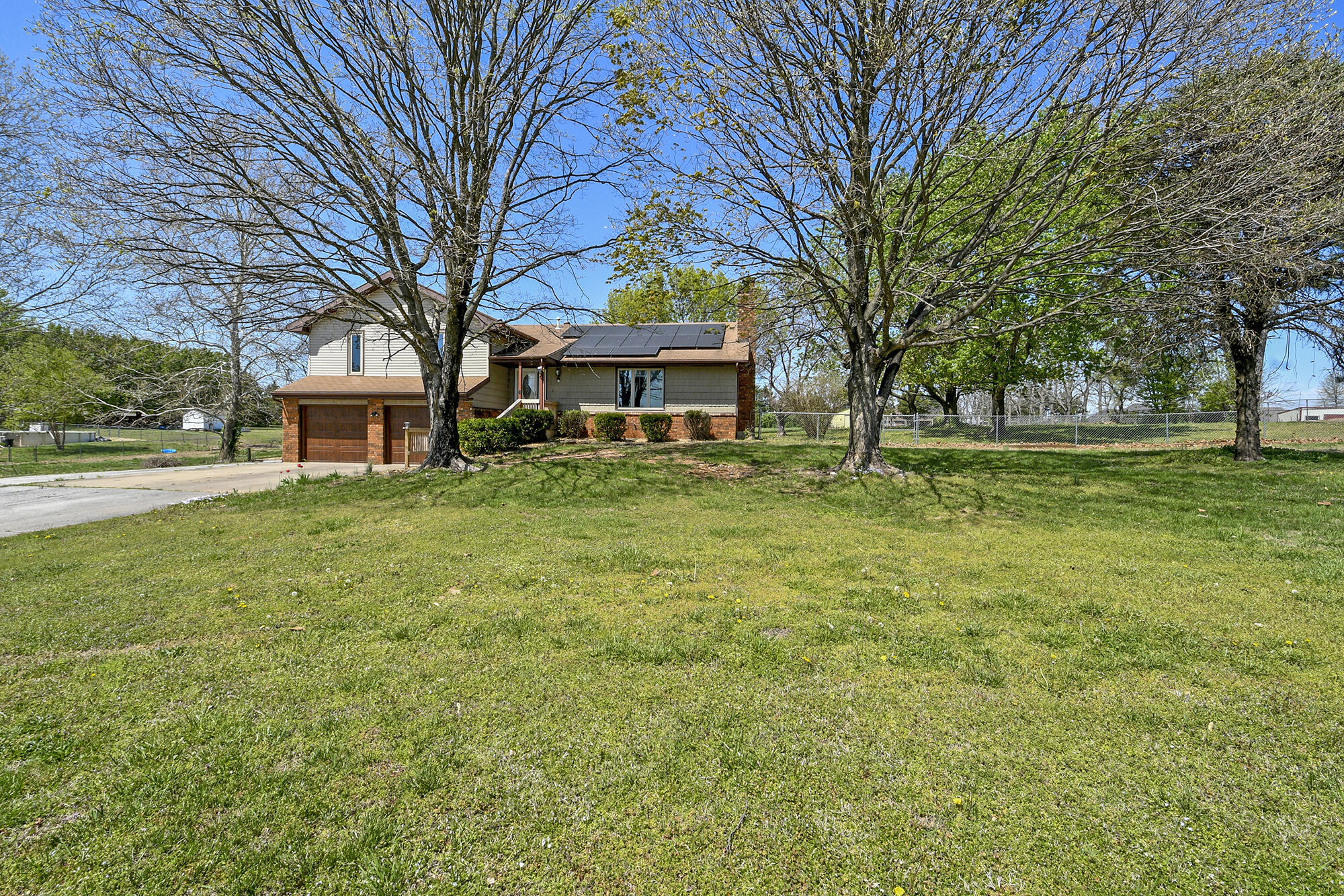 929 Meadowview Drive Property Photo 2