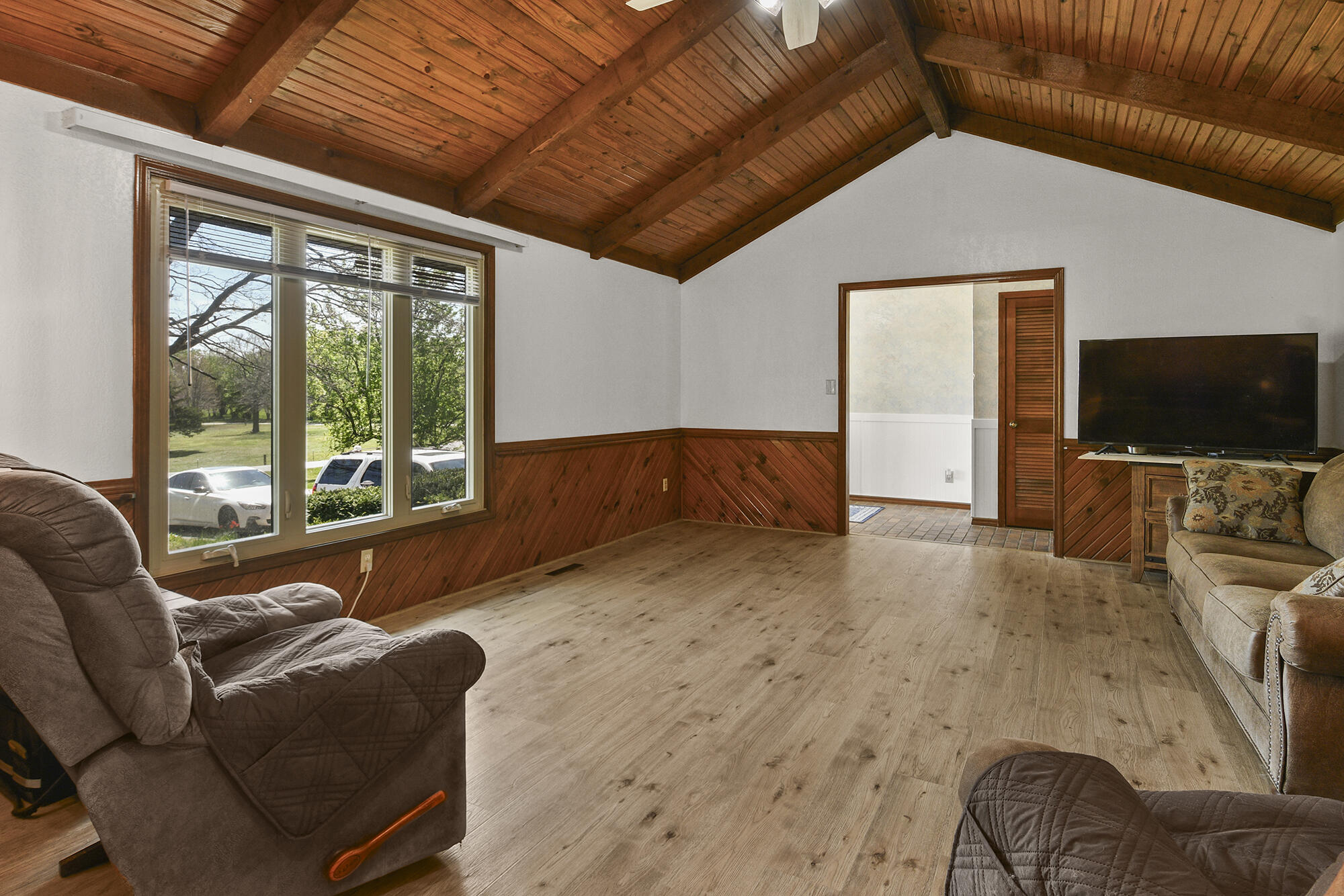 929 Meadowview Drive Property Photo 7