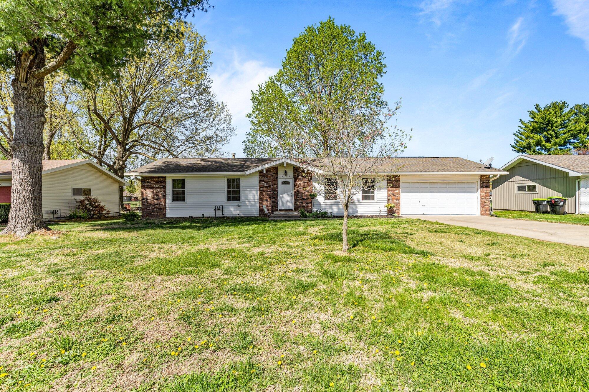 631 South Maple Avenue Property Photo 1