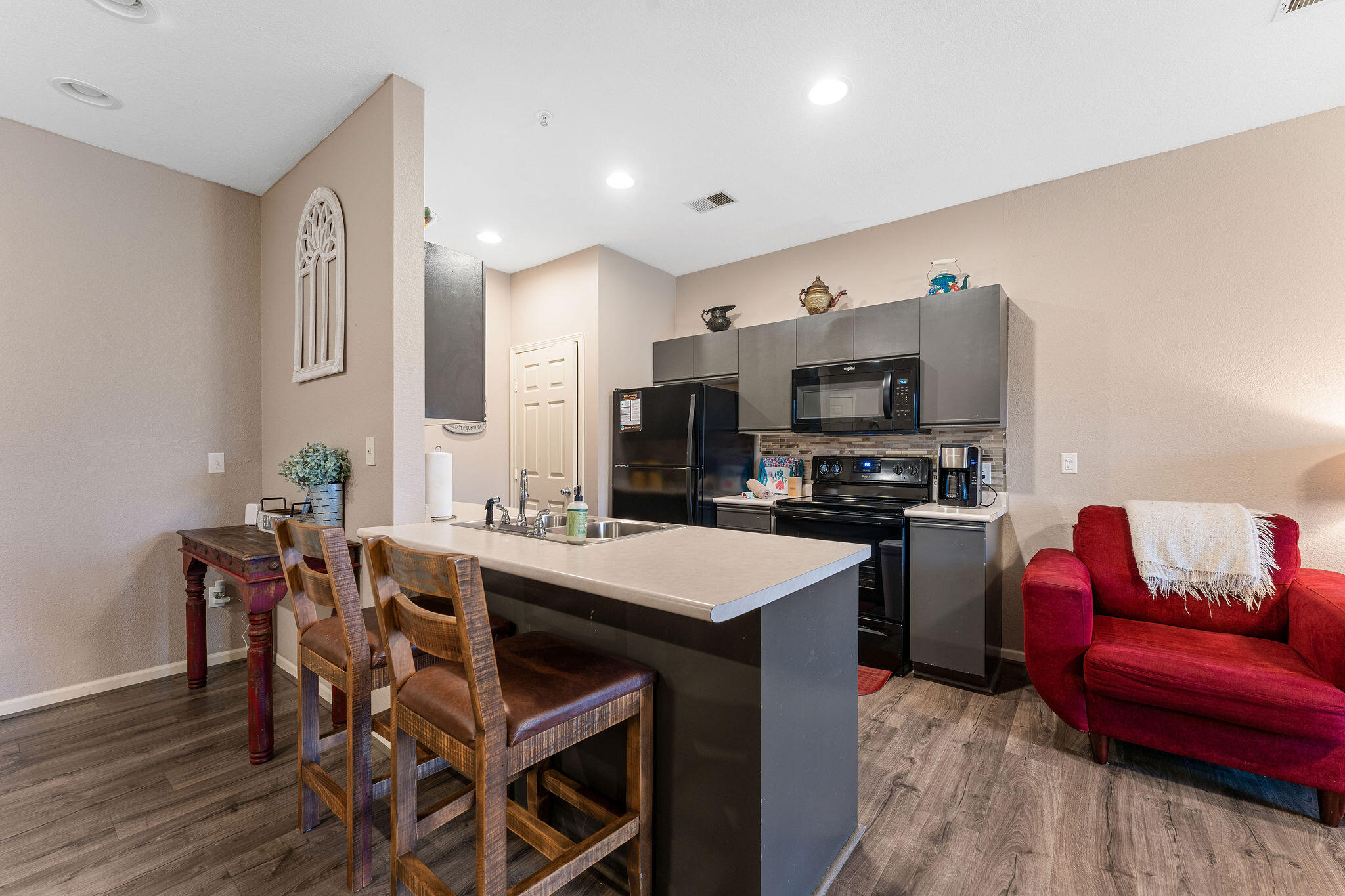 813 Holiday Ridge Property Photo 4