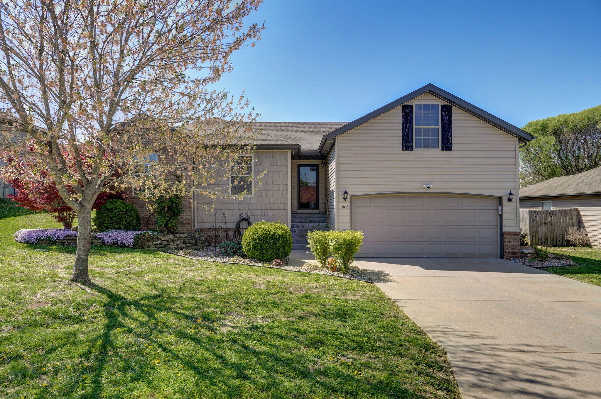 1208 West Canton Court Property Photo