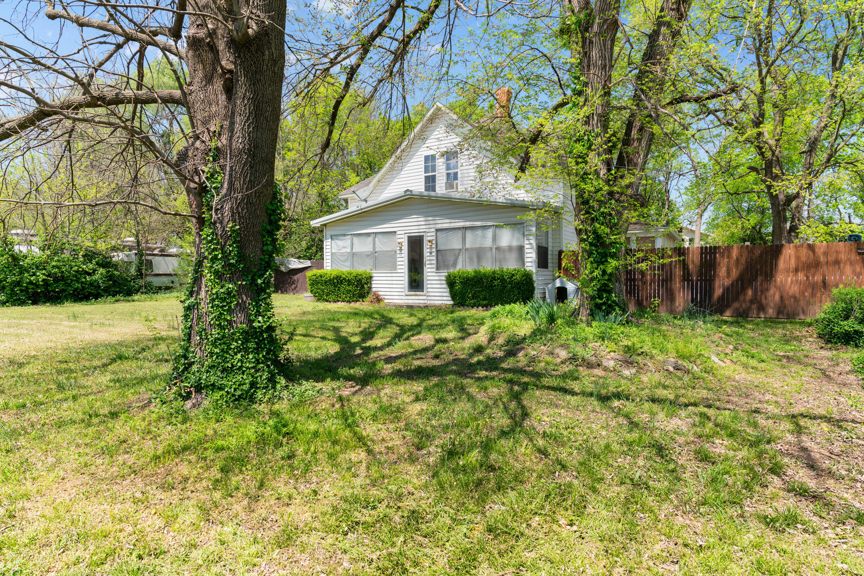 115 East Montgomery Street Property Photo 3