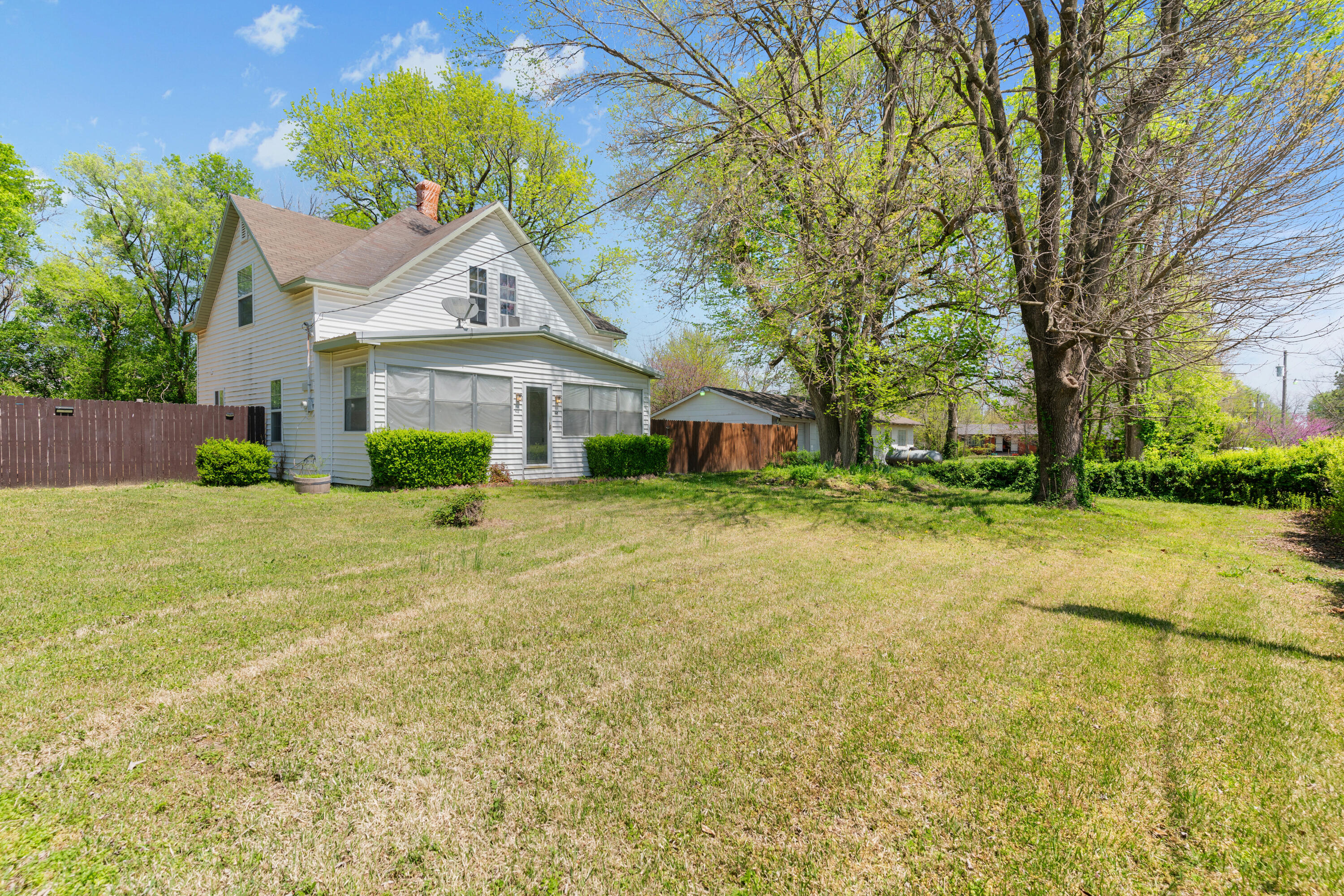 115 East Montgomery Street Property Photo 3