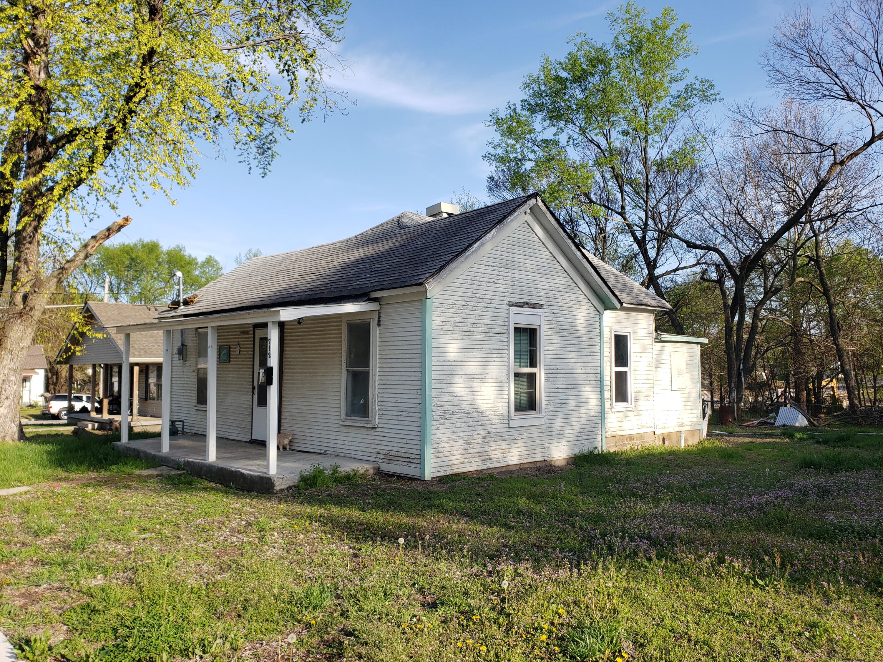 712 East Pool Street Property Photo 4