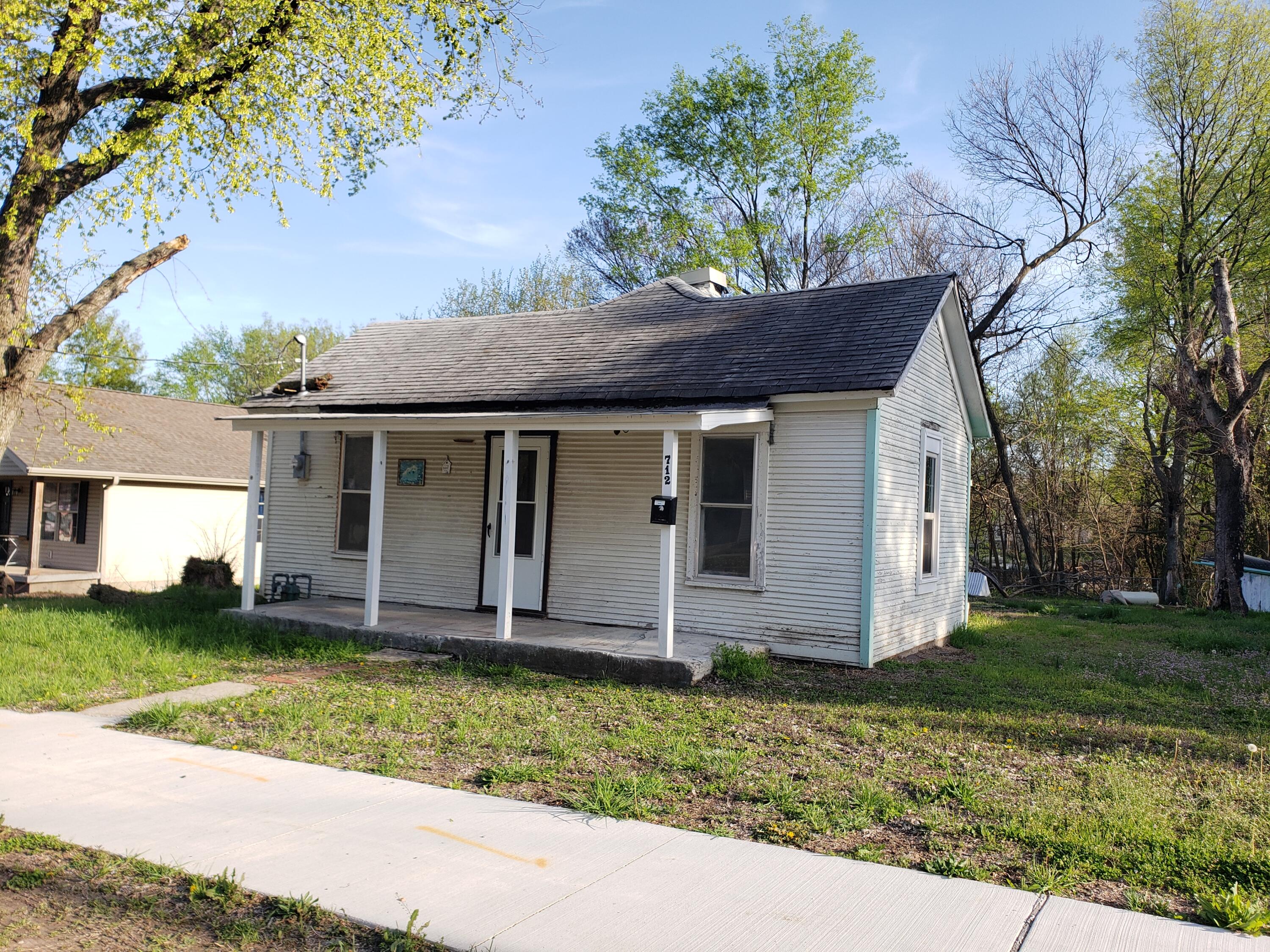 712 East Pool Street Property Photo 5