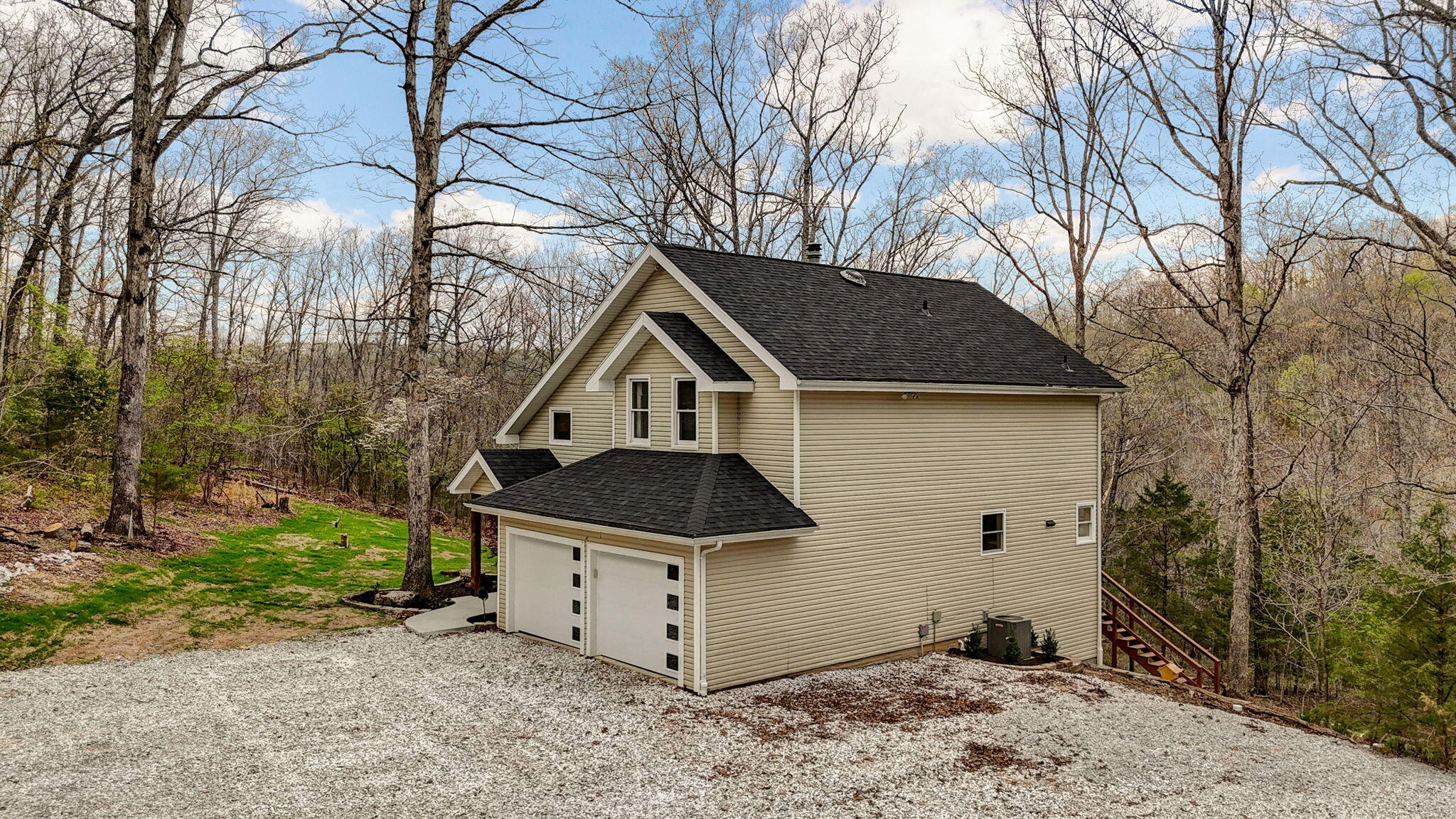 1229 Center Road Property Photo 4