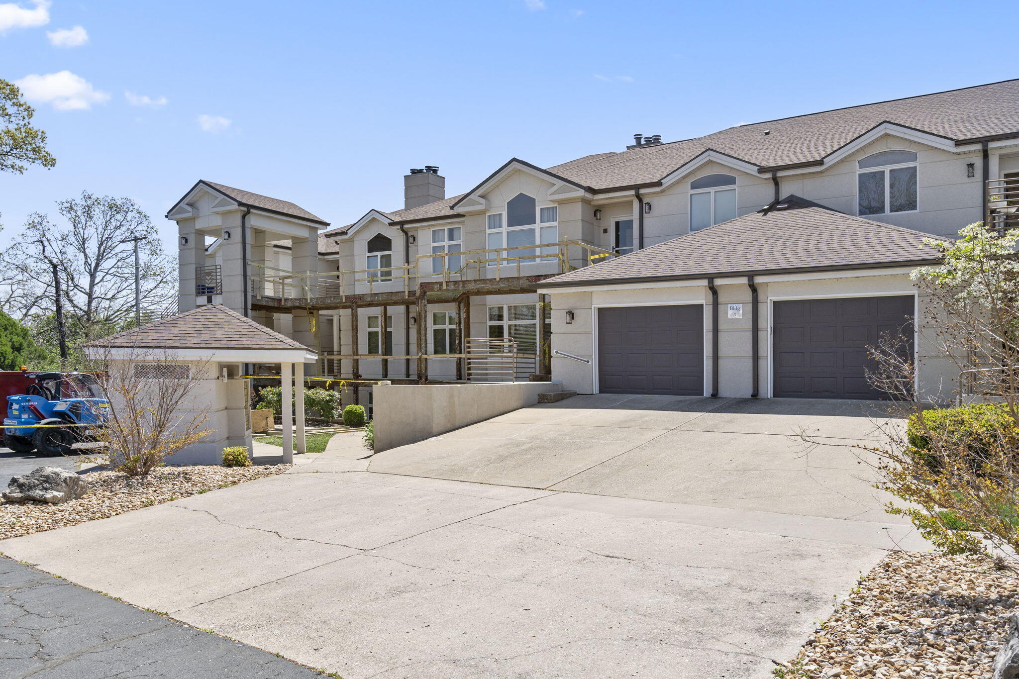 120 Oxford Court Property Photo 8