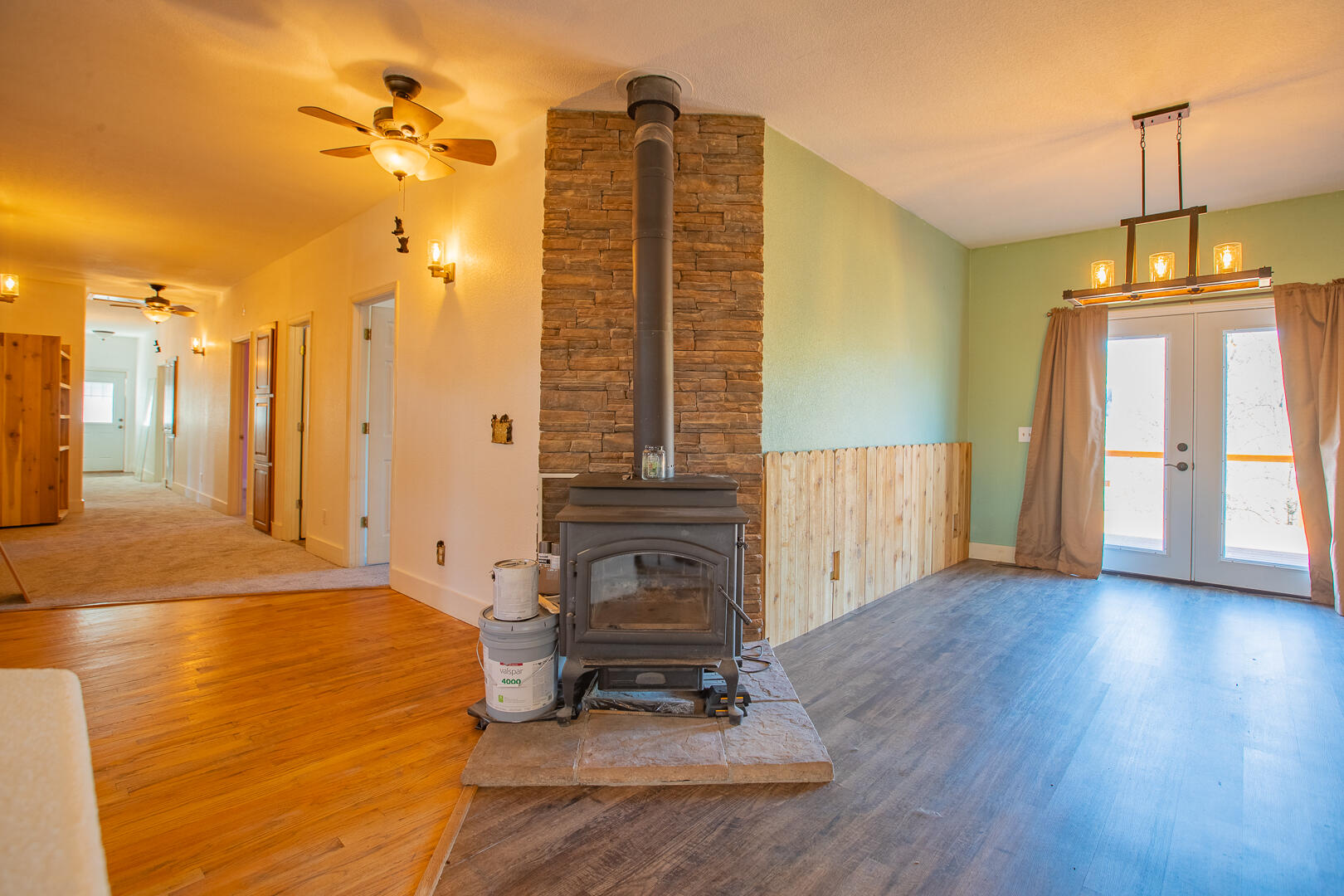 256 Postage Lane Property Photo 13