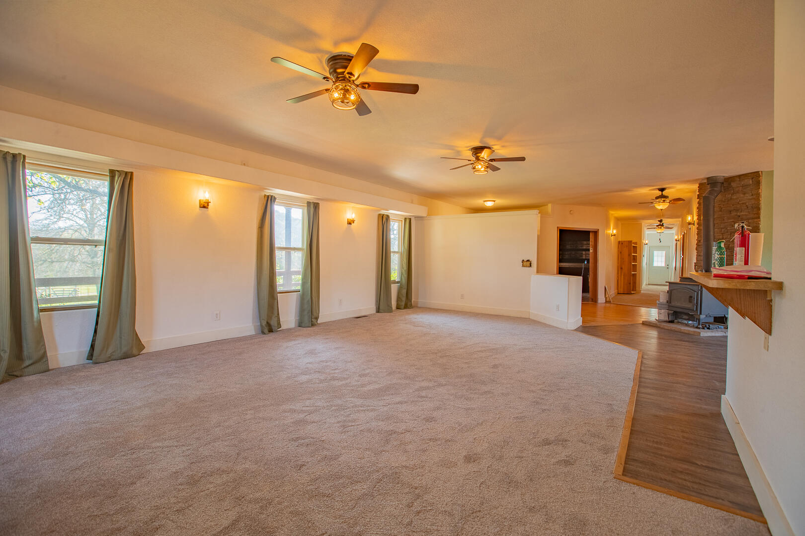 256 Postage Lane Property Photo 14