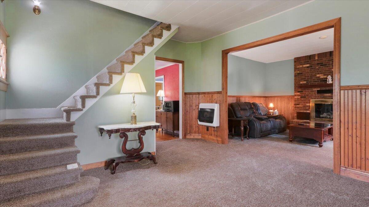 2204 Gleghorn St Property Photo 4