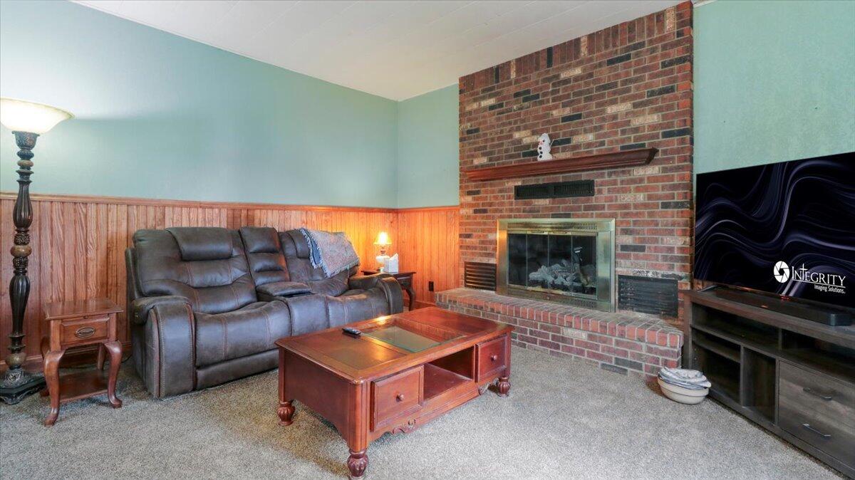 2204 Gleghorn St Property Photo 8
