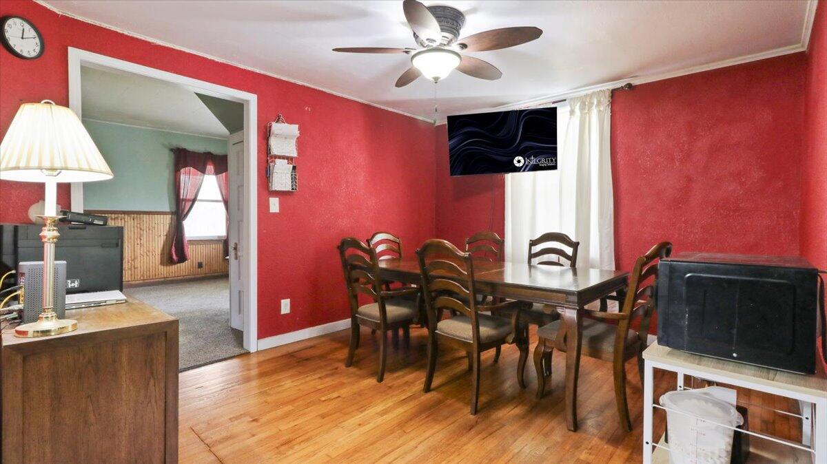 2204 Gleghorn St Property Photo 10