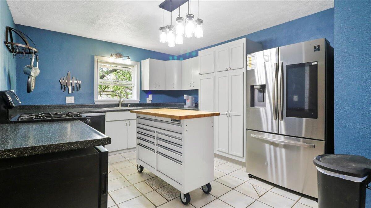 2204 Gleghorn St Property Photo 12