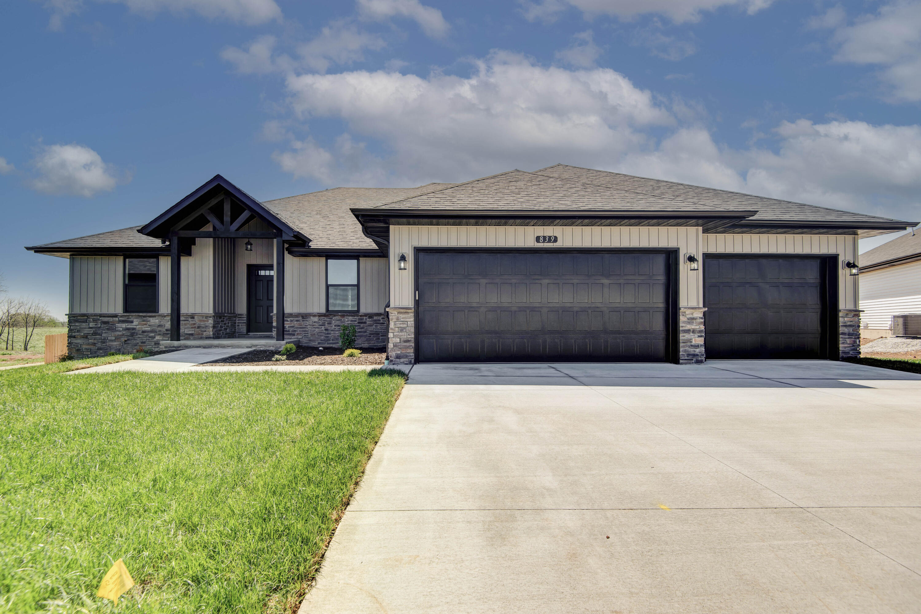 839 East Virginia Lane Property Photo