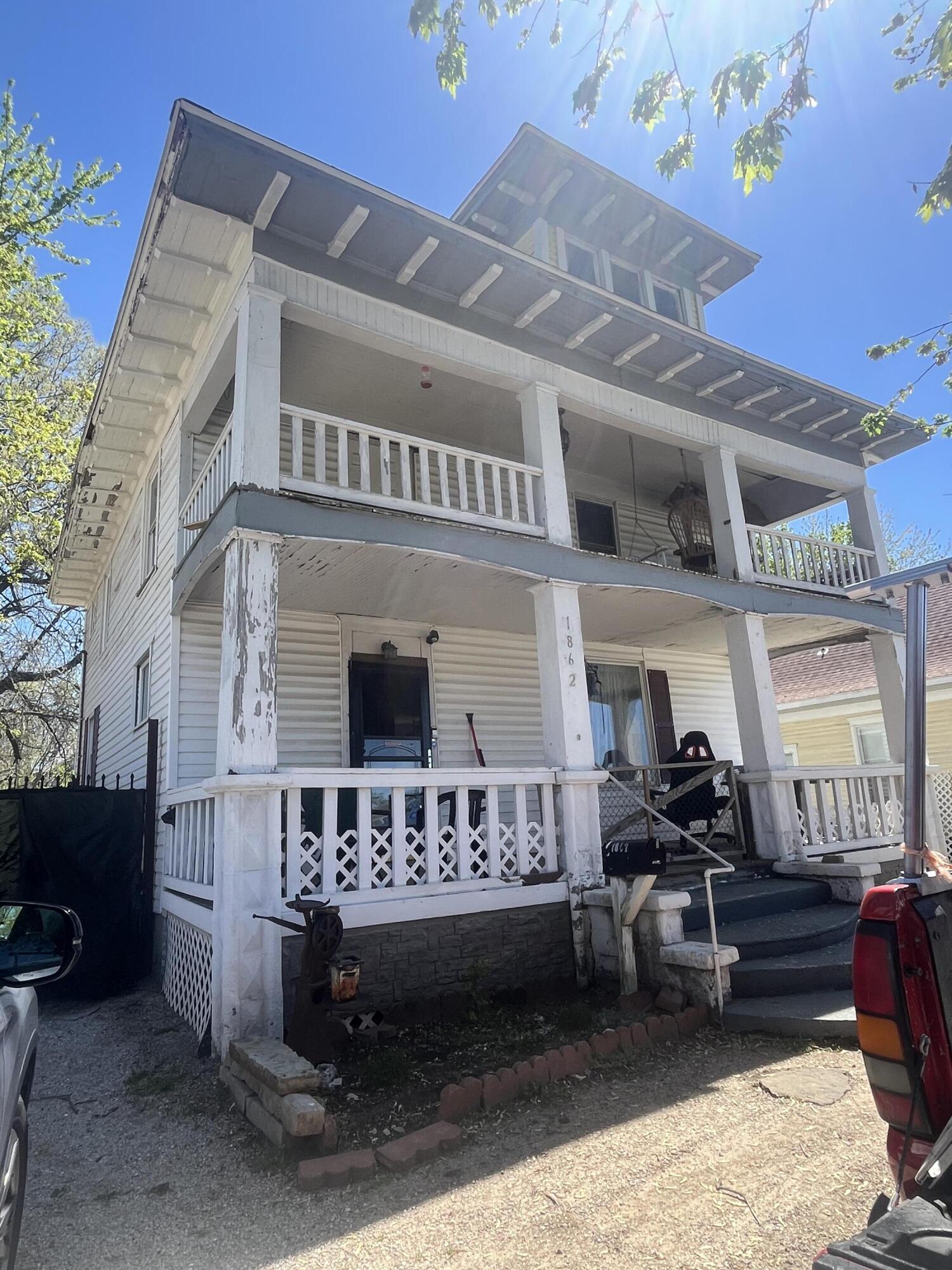 1862 North Grant Avenue Property Photo 2