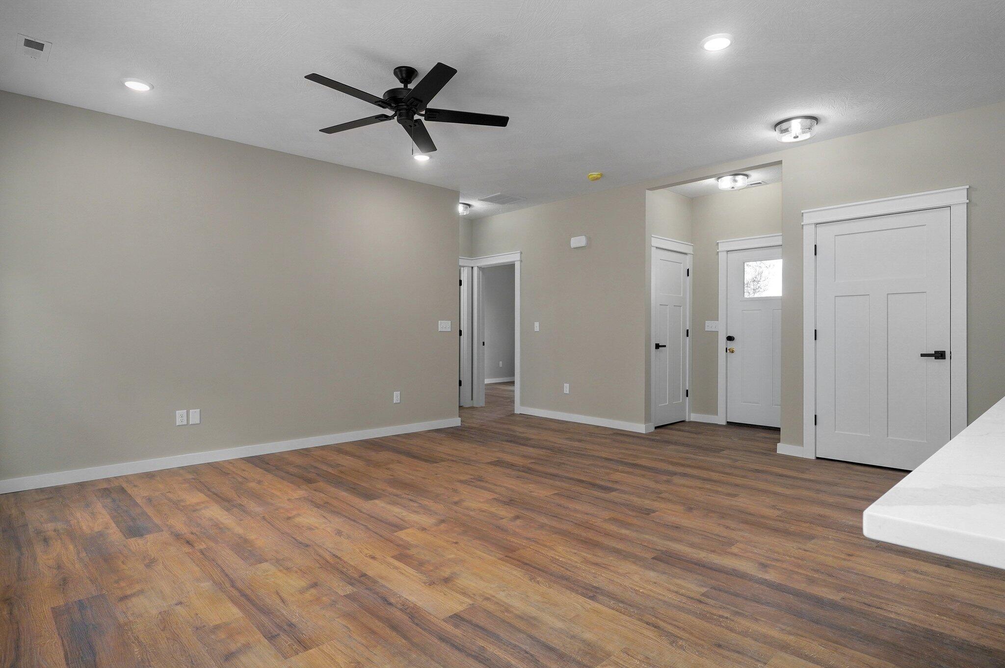 5464 Anita Avenue Property Photo 9