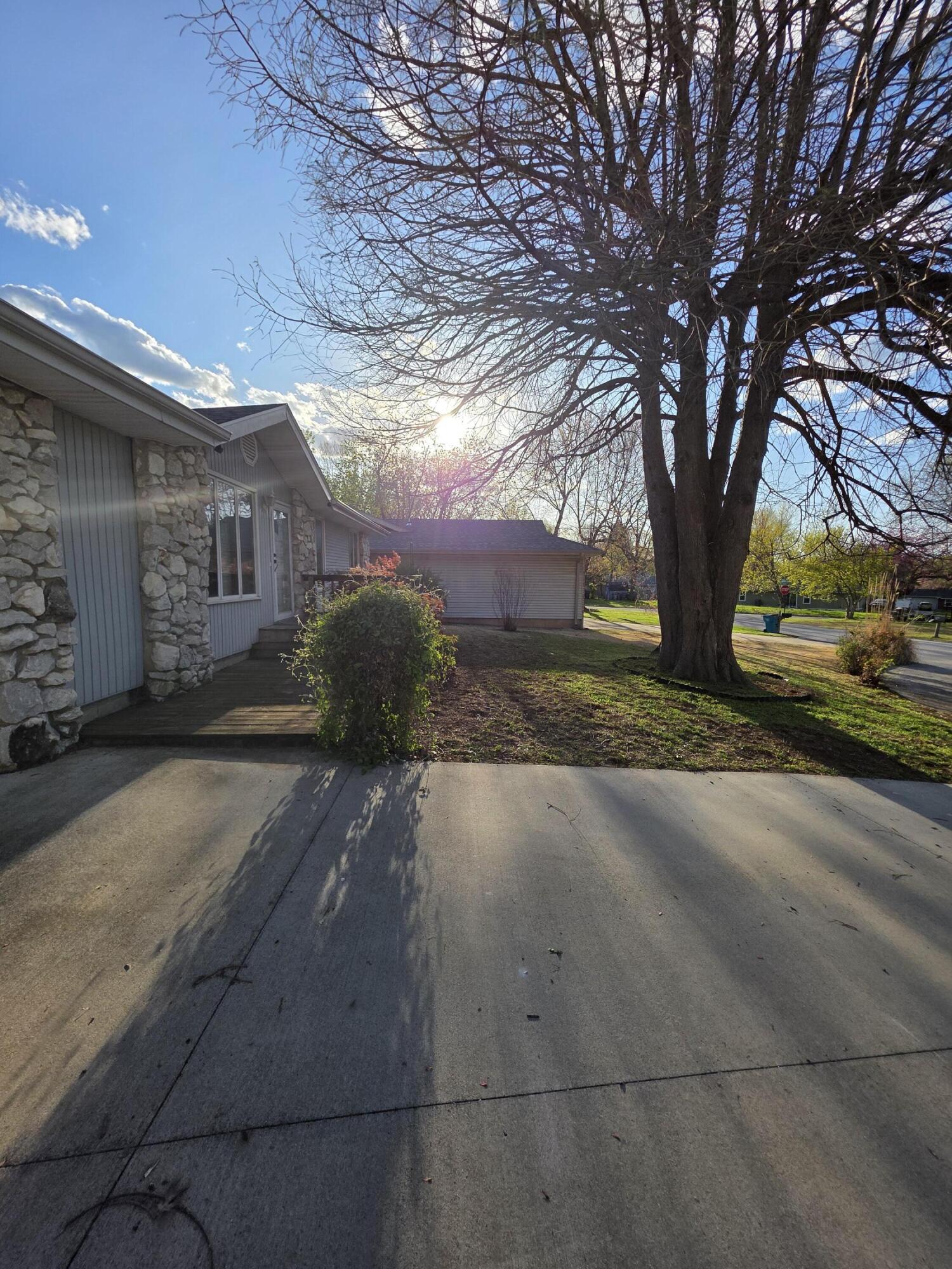 3116 West Countryside Court Property Photo 3