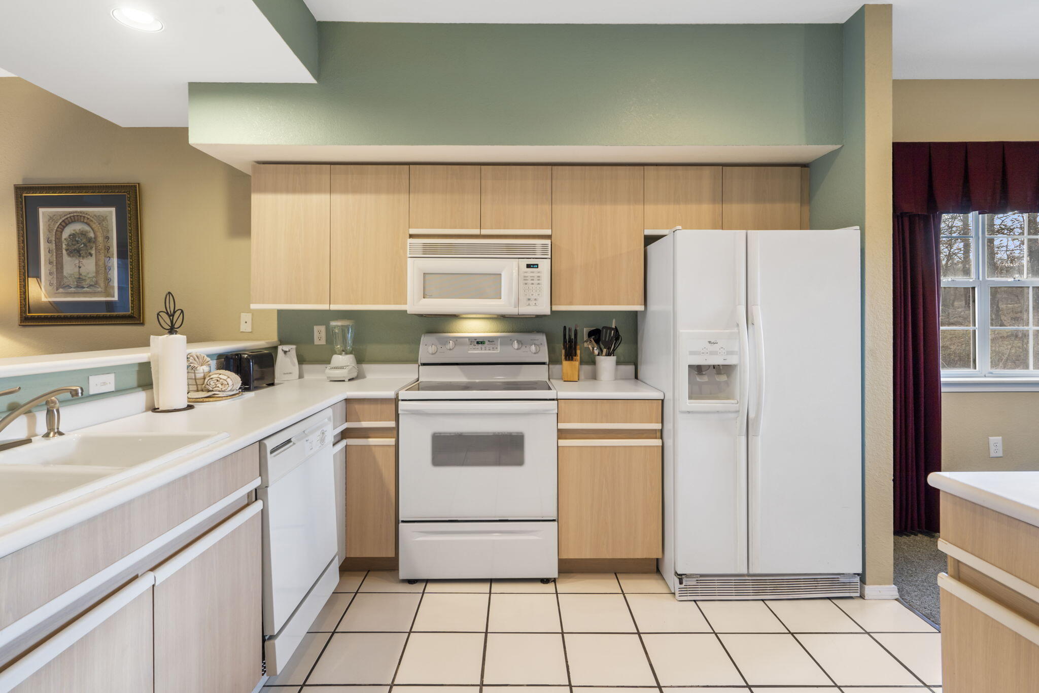 2800 Green Mountain Drive Property Photo 4