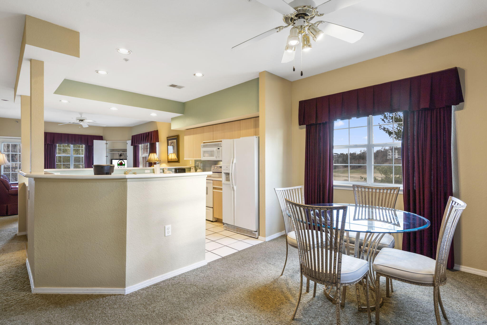 2800 Green Mountain Drive Property Photo 6